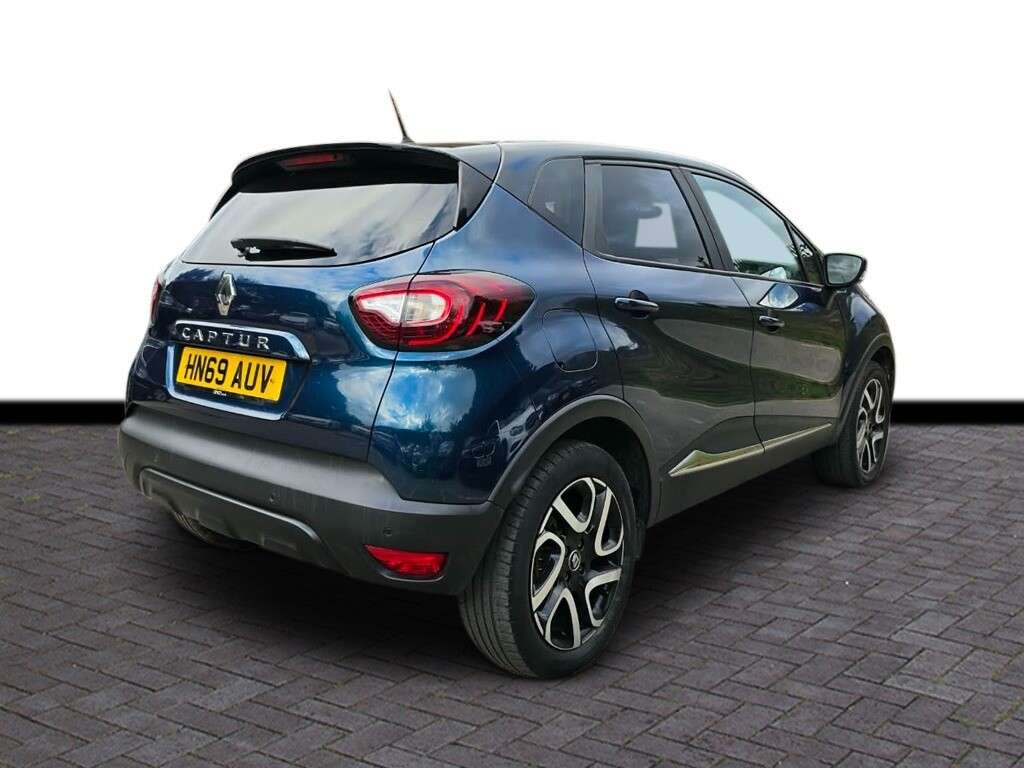 A 2019 RENAULT CAPTUR 0.9 TCe ENERGY Iconic SUV 5dr Petrol Manual Euro 6 (s/s) (90 ps) 6 months w A 2019 RENAULT CAPTUR 0.9 TCe ENERGY Iconic SUV 5dr Petrol Manual Euro 6 (s/s) (90 ps) 6 months w