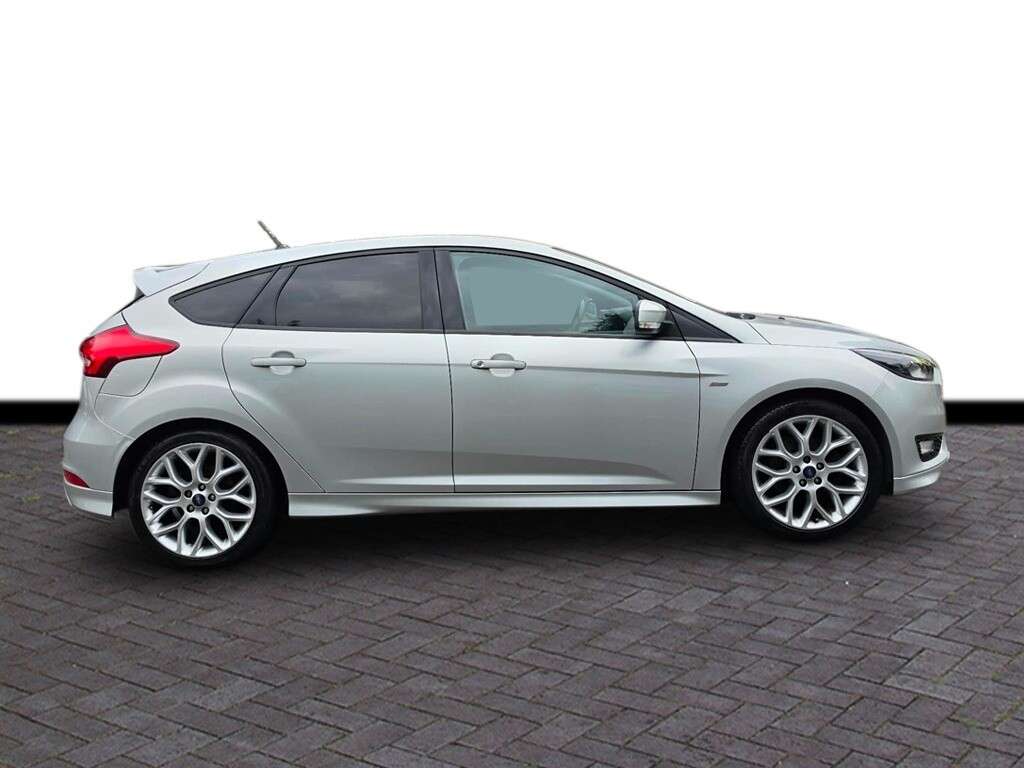 A 2018 FORD FOCUS 1.5T EcoBoost ST-Line Hatchback 5dr Petrol Manual Euro 6 (s/s) (150 ps) 6 m A 2018 FORD FOCUS 1.5T EcoBoost ST-Line Hatchback 5dr Petrol Manual Euro 6 (s/s) (150 ps) 6 m