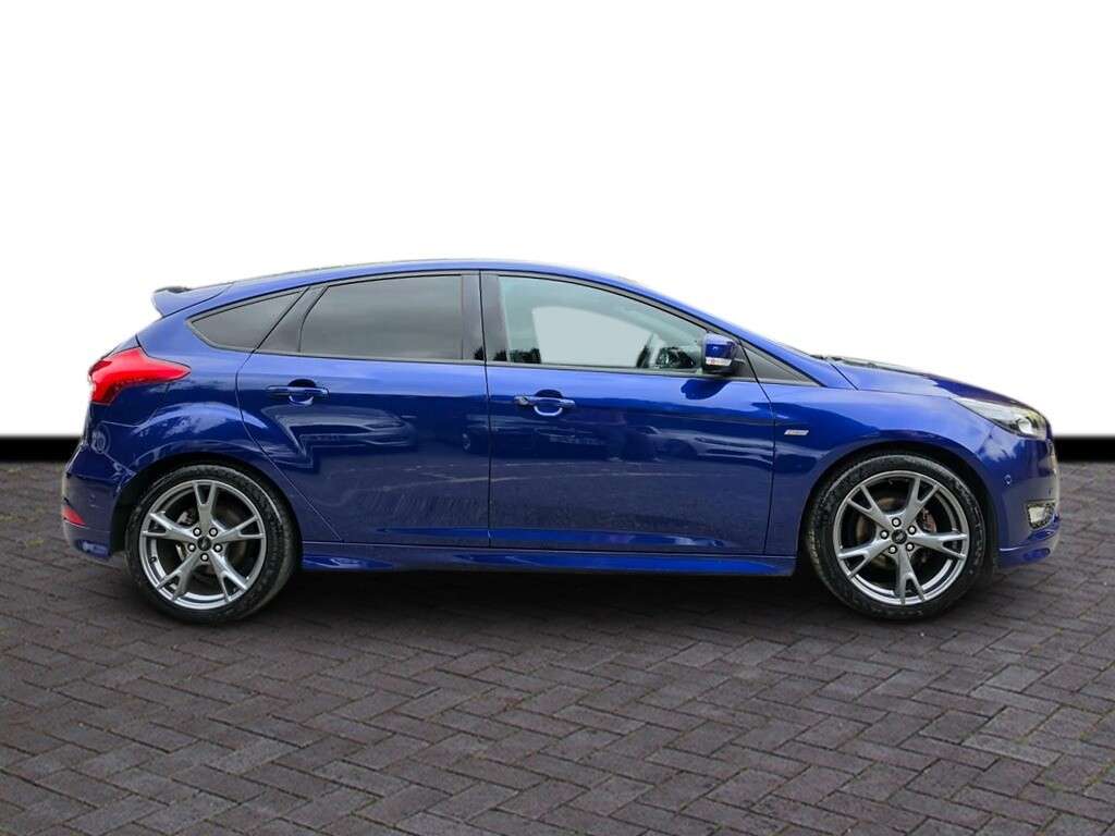 A 2018 FORD FOCUS 1.0T EcoBoost ST-Line Hatchback 5dr Petrol Manual Euro 6 (s/s) (140 ps) 6 m A 2018 FORD FOCUS 1.0T EcoBoost ST-Line Hatchback 5dr Petrol Manual Euro 6 (s/s) (140 ps) 6 m