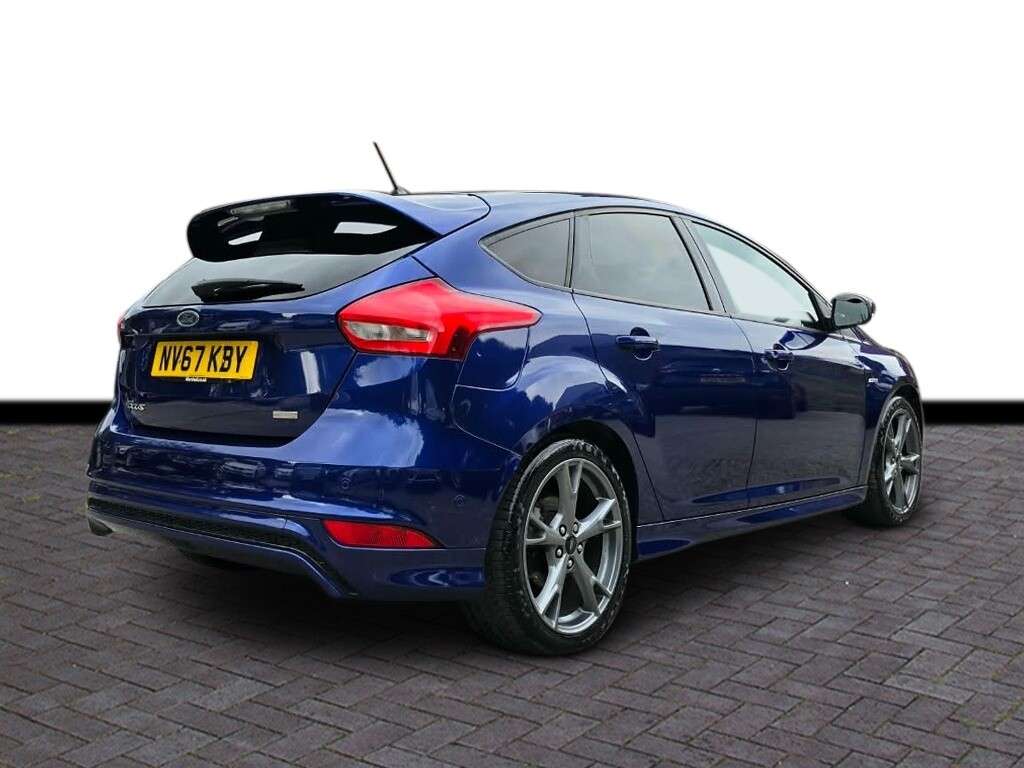 A 2018 FORD FOCUS 1.0T EcoBoost ST-Line Hatchback 5dr Petrol Manual Euro 6 (s/s) (140 ps) 6 m A 2018 FORD FOCUS 1.0T EcoBoost ST-Line Hatchback 5dr Petrol Manual Euro 6 (s/s) (140 ps) 6 m
