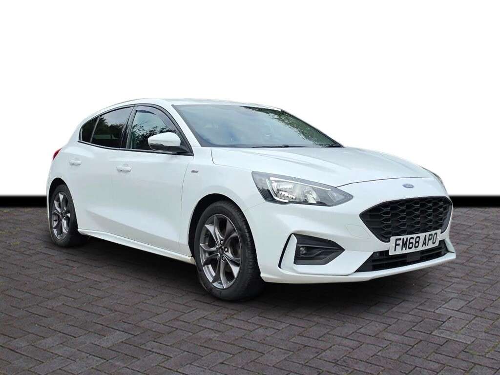 A 2019 FORD FOCUS 1.0T EcoBoost ST-Line Hatchback 5dr Petrol Manual Euro 6 (s/s) (125 ps) 6 M A 2019 FORD FOCUS 1.0T EcoBoost ST-Line Hatchback 5dr Petrol Manual Euro 6 (s/s) (125 ps) 6 M