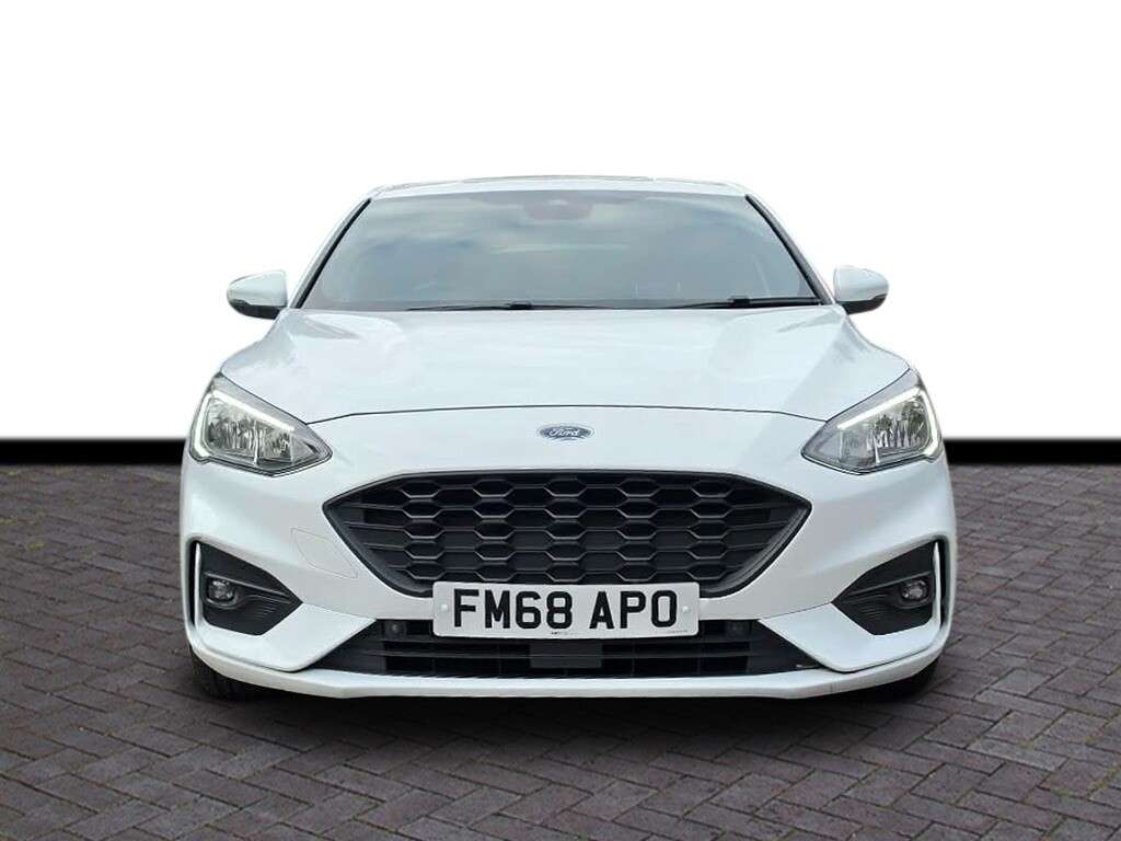 A 2019 FORD FOCUS 1.0T EcoBoost ST-Line Hatchback 5dr Petrol Manual Euro 6 (s/s) (125 ps) 6 M A 2019 FORD FOCUS 1.0T EcoBoost ST-Line Hatchback 5dr Petrol Manual Euro 6 (s/s) (125 ps) 6 M