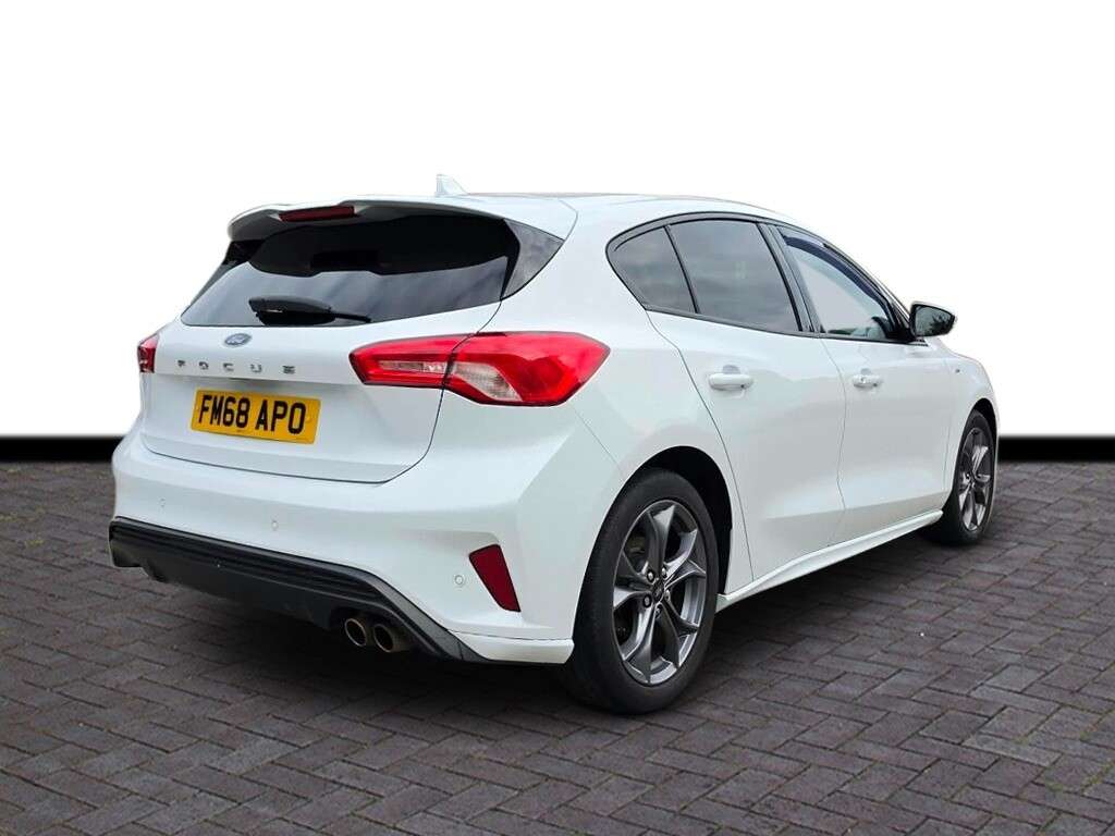 A 2019 FORD FOCUS 1.0T EcoBoost ST-Line Hatchback 5dr Petrol Manual Euro 6 (s/s) (125 ps) 6 M A 2019 FORD FOCUS 1.0T EcoBoost ST-Line Hatchback 5dr Petrol Manual Euro 6 (s/s) (125 ps) 6 M