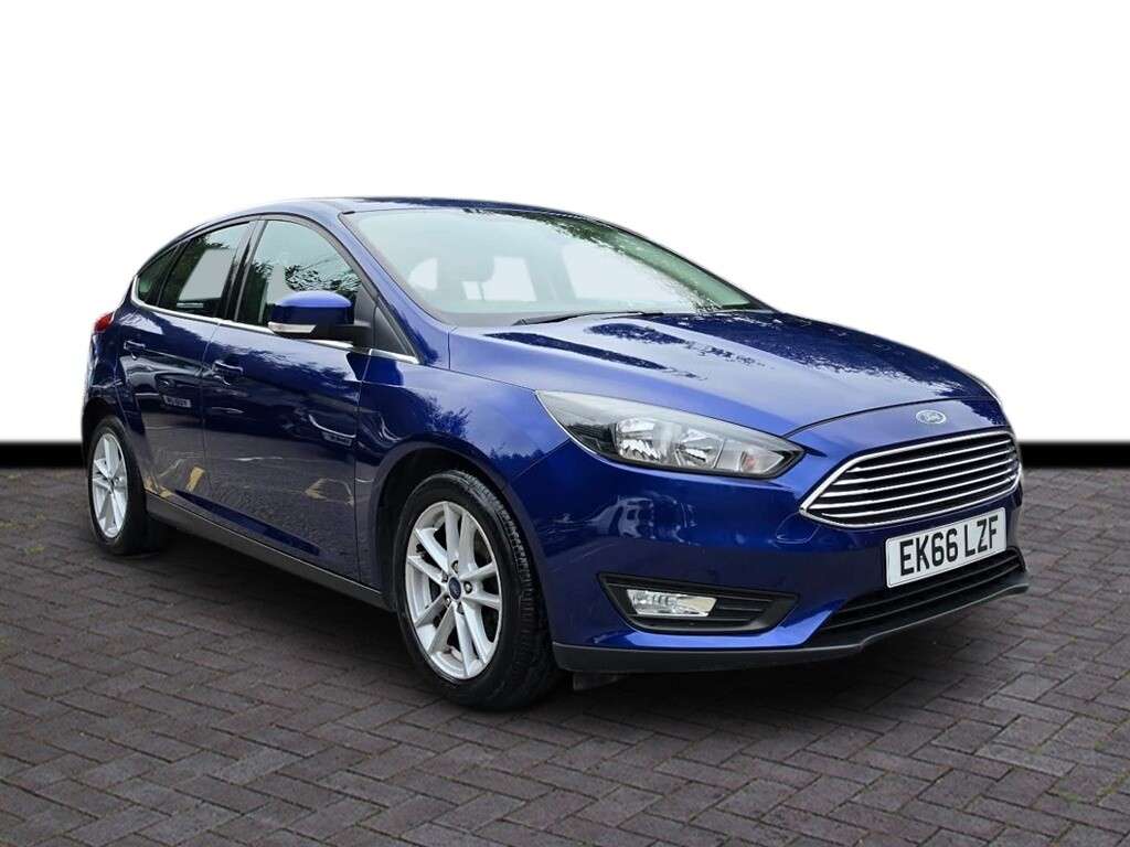 A 2016 FORD FOCUS 1.0T EcoBoost Zetec Hatchback 5dr Petrol Auto Euro 6 (s/s) (125 ps) 6 M War A 2016 FORD FOCUS 1.0T EcoBoost Zetec Hatchback 5dr Petrol Auto Euro 6 (s/s) (125 ps) 6 M War