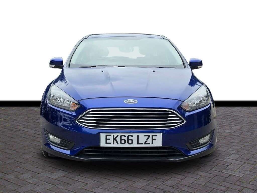 A 2016 FORD FOCUS 1.0T EcoBoost Zetec Hatchback 5dr Petrol Auto Euro 6 (s/s) (125 ps) 6 M War A 2016 FORD FOCUS 1.0T EcoBoost Zetec Hatchback 5dr Petrol Auto Euro 6 (s/s) (125 ps) 6 M War