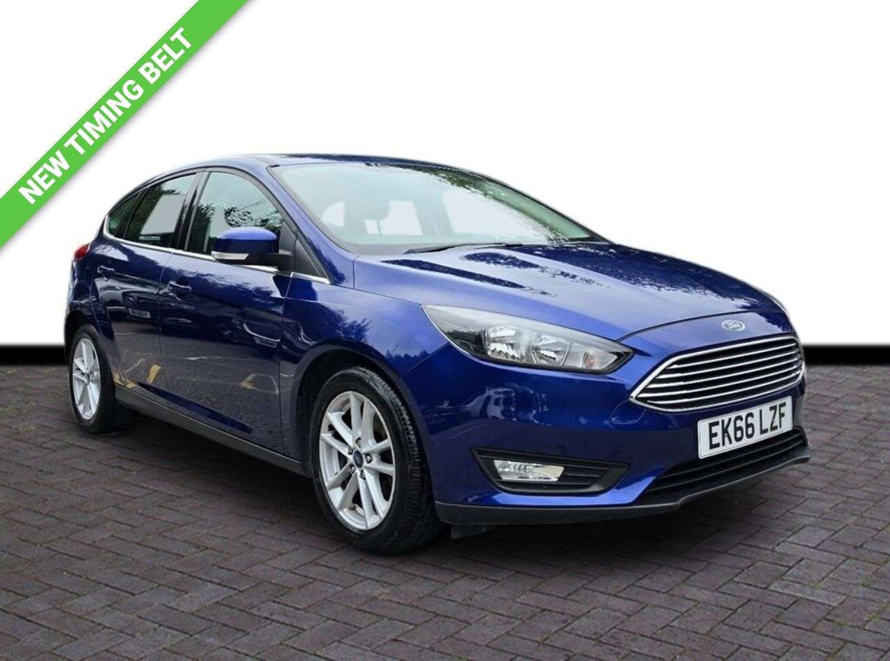A 2016 FORD FOCUS 1.0T EcoBoost Zetec Hatchback 5dr Petrol Auto Euro 6 (s/s) (125 ps) 6 M War A 2016 FORD FOCUS 1.0T EcoBoost Zetec Hatchback 5dr Petrol Auto Euro 6 (s/s) (125 ps) 6 M War