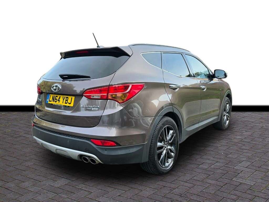 A 2014 HYUNDAI SANTA FE 2.2 CRDi Premium SE SUV 5dr Diesel Auto 4WD Euro 5 (7 seat) (194 bhp) 6 M w A 2014 HYUNDAI SANTA FE 2.2 CRDi Premium SE SUV 5dr Diesel Auto 4WD Euro 5 (7 seat) (194 bhp) 6 M w