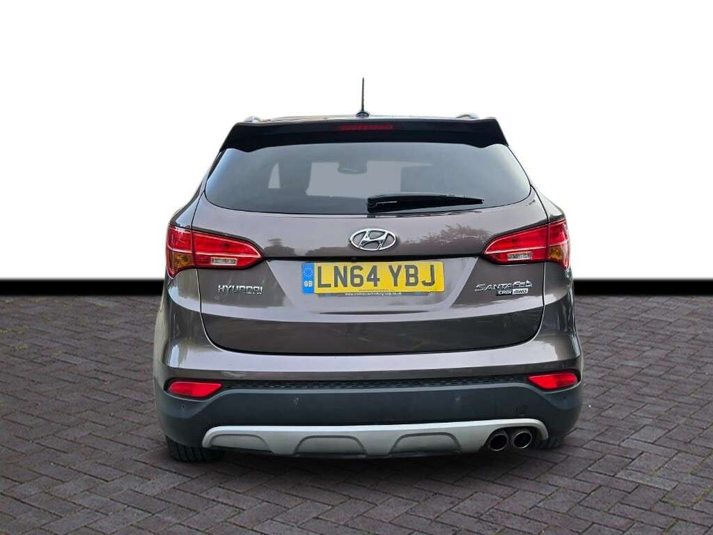 A 2014 HYUNDAI SANTA FE 2.2 CRDi Premium SE SUV 5dr Diesel Auto 4WD Euro 5 (7 seat) (194 bhp) 6 M w A 2014 HYUNDAI SANTA FE 2.2 CRDi Premium SE SUV 5dr Diesel Auto 4WD Euro 5 (7 seat) (194 bhp) 6 M w
