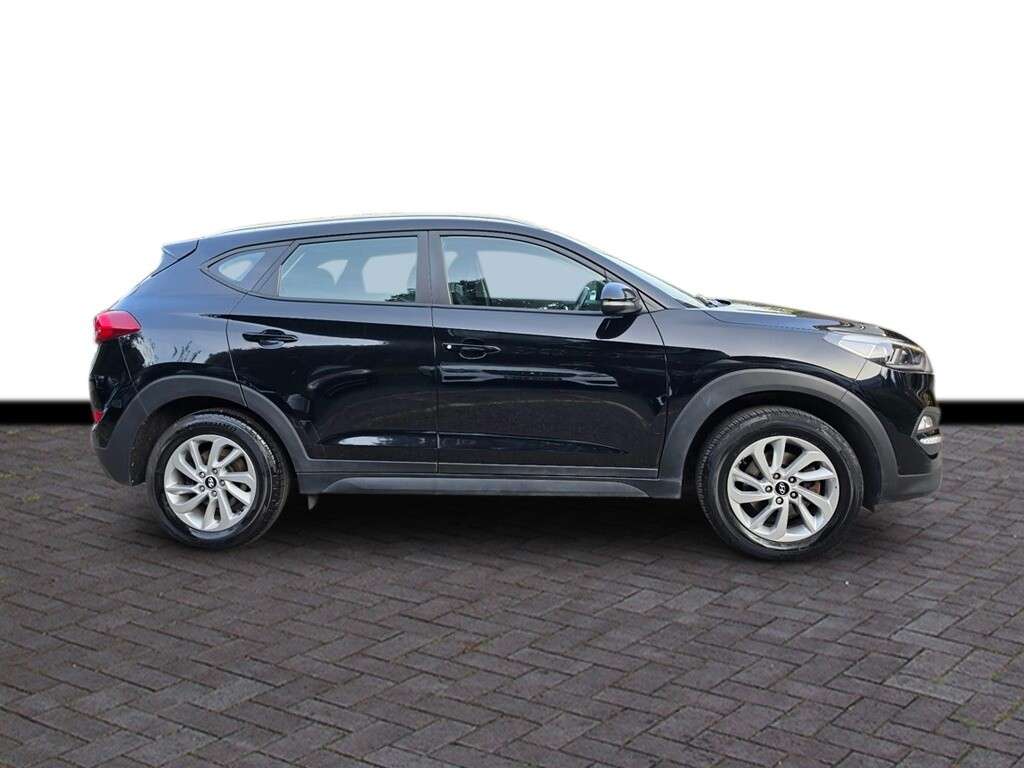 A 2017 HYUNDAI TUCSON 1.7 CRDi Blue Drive SE SUV 5dr Diesel Manual Euro 6 (s/s) (116 ps) 6 M warr A 2017 HYUNDAI TUCSON 1.7 CRDi Blue Drive SE SUV 5dr Diesel Manual Euro 6 (s/s) (116 ps) 6 M warr