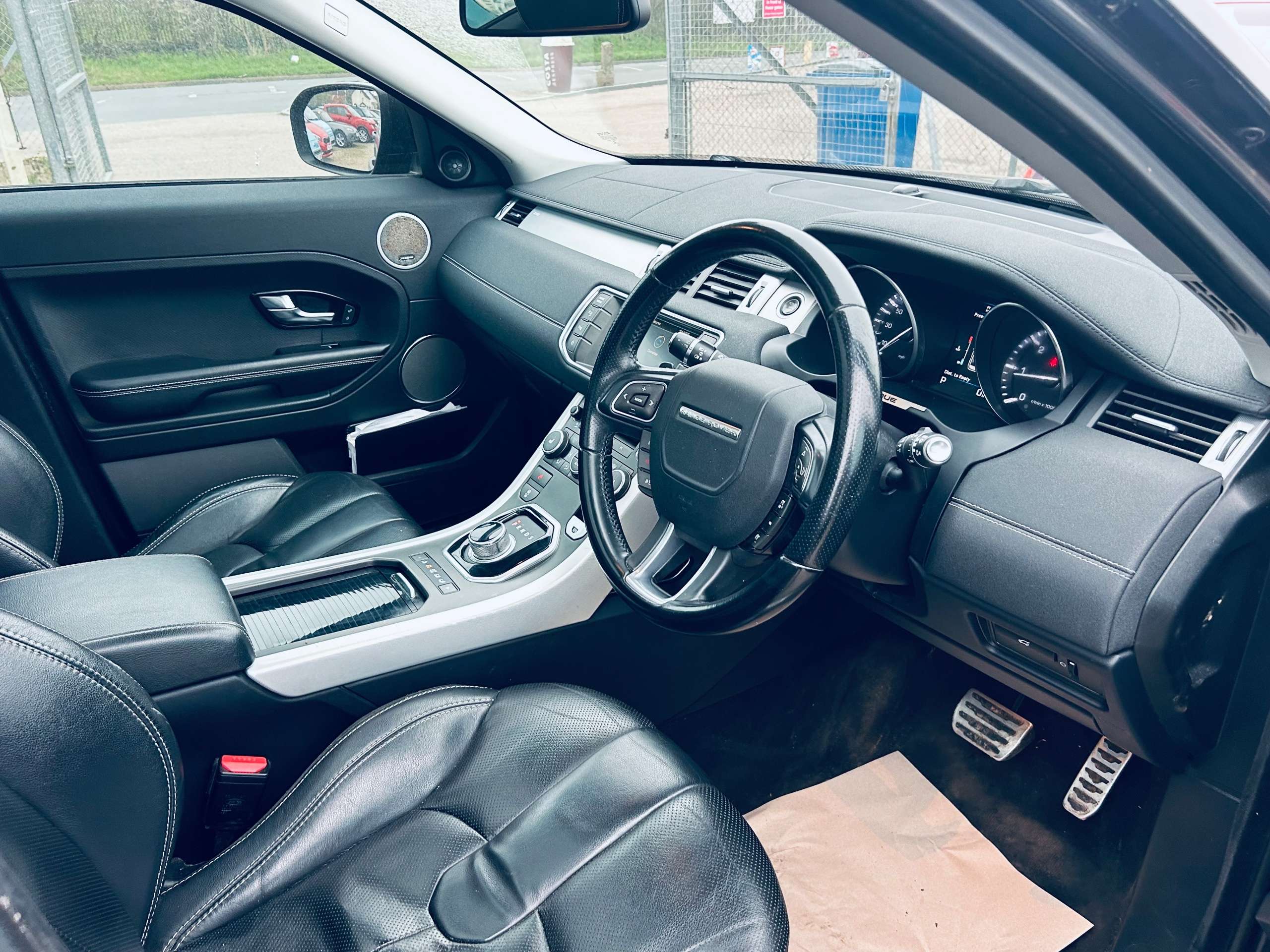 A 2013 LAND ROVER RANGE ROVER EVOQUE 2.2 SD4 Dynamic SUV 5dr Diesel Auto 4WD Euro 5 (190 ps) A 2013 LAND ROVER RANGE ROVER EVOQUE 2.2 SD4 Dynamic SUV 5dr Diesel Auto 4WD Euro 5 (190 ps)