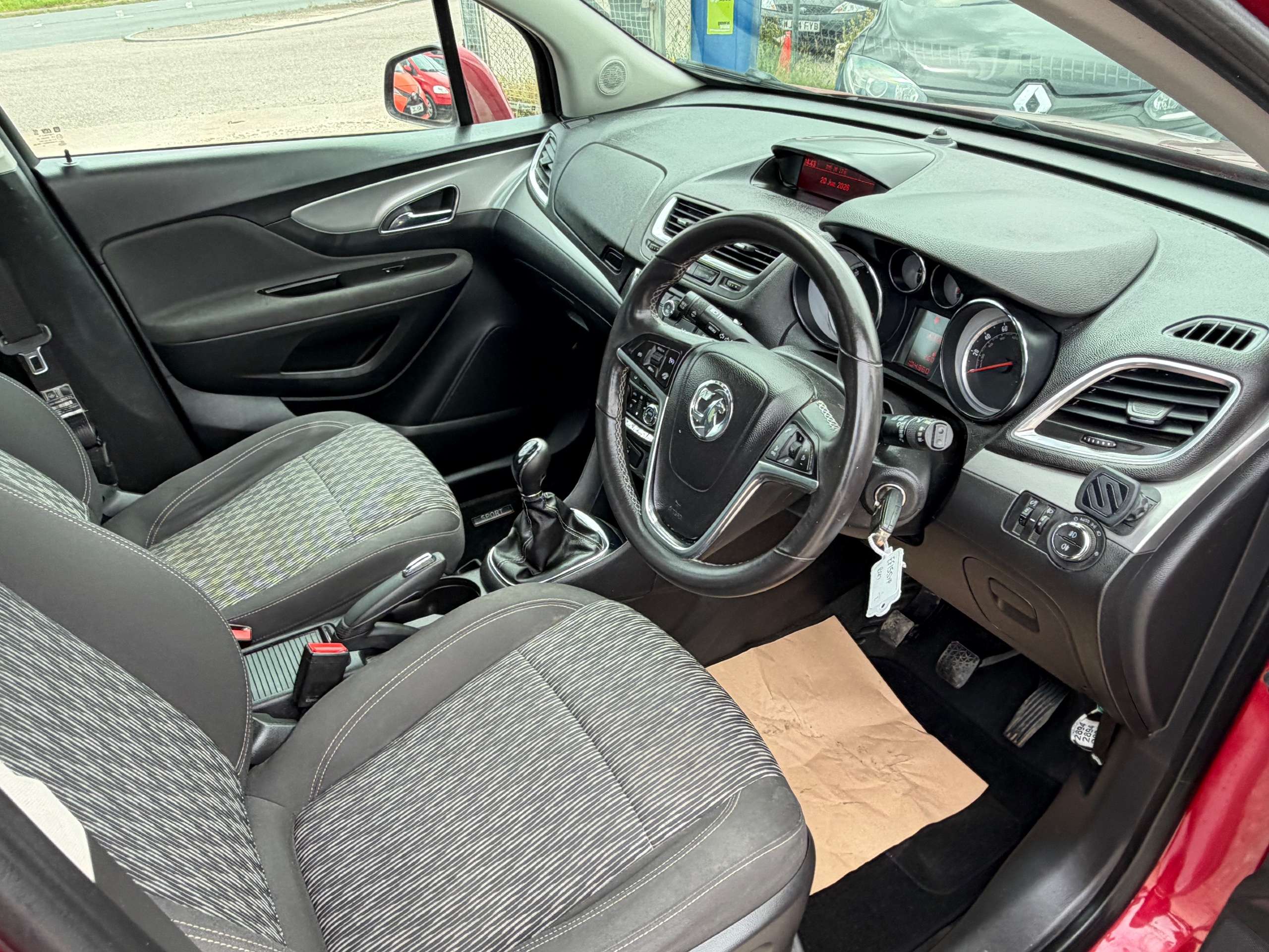 A 2015 VAUXHALL MOKKA 1.6i Exclusiv SUV 5dr Petrol Manual 2WD Euro 6 (s/s) (115 ps) A 2015 VAUXHALL MOKKA 1.6i Exclusiv SUV 5dr Petrol Manual 2WD Euro 6 (s/s) (115 ps)