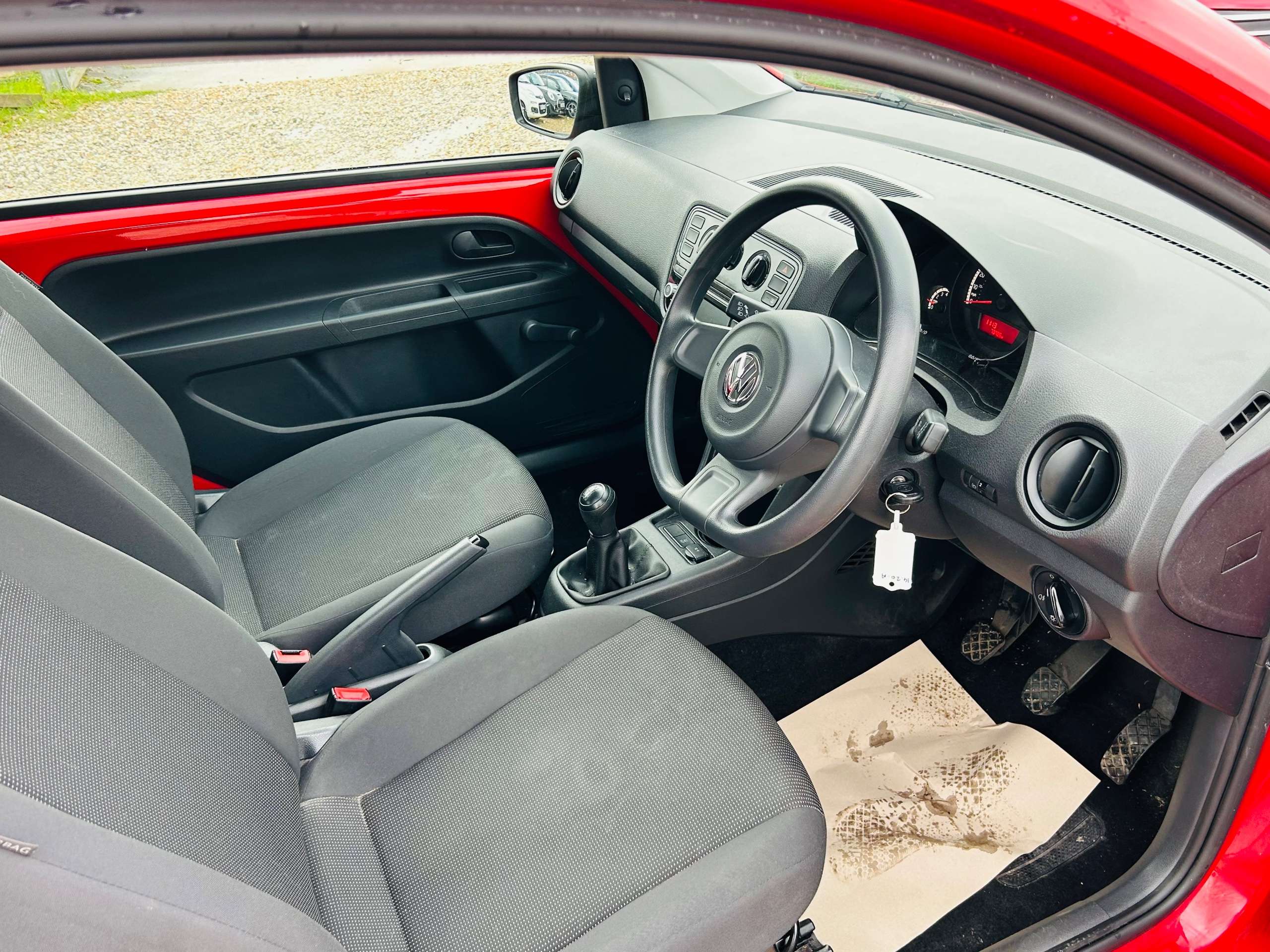 A 2015 VOLKSWAGEN UP! 1.0 Take up Hatchback 3dr Petrol Manual Euro 5 (60 ps) A 2015 VOLKSWAGEN UP! 1.0 Take up Hatchback 3dr Petrol Manual Euro 5 (60 ps)