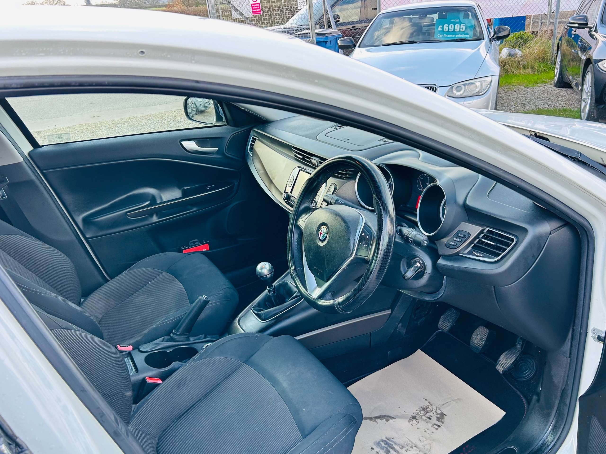 A 2015 ALFA ROMEO GIULIETTA 1.6 JTDM-2 Business Edition Hatchback 5dr Diesel Manual Euro 6 (s/s) (120 bhp) A 2015 ALFA ROMEO GIULIETTA 1.6 JTDM-2 Business Edition Hatchback 5dr Diesel Manual Euro 6 (s/s) (120 bhp)