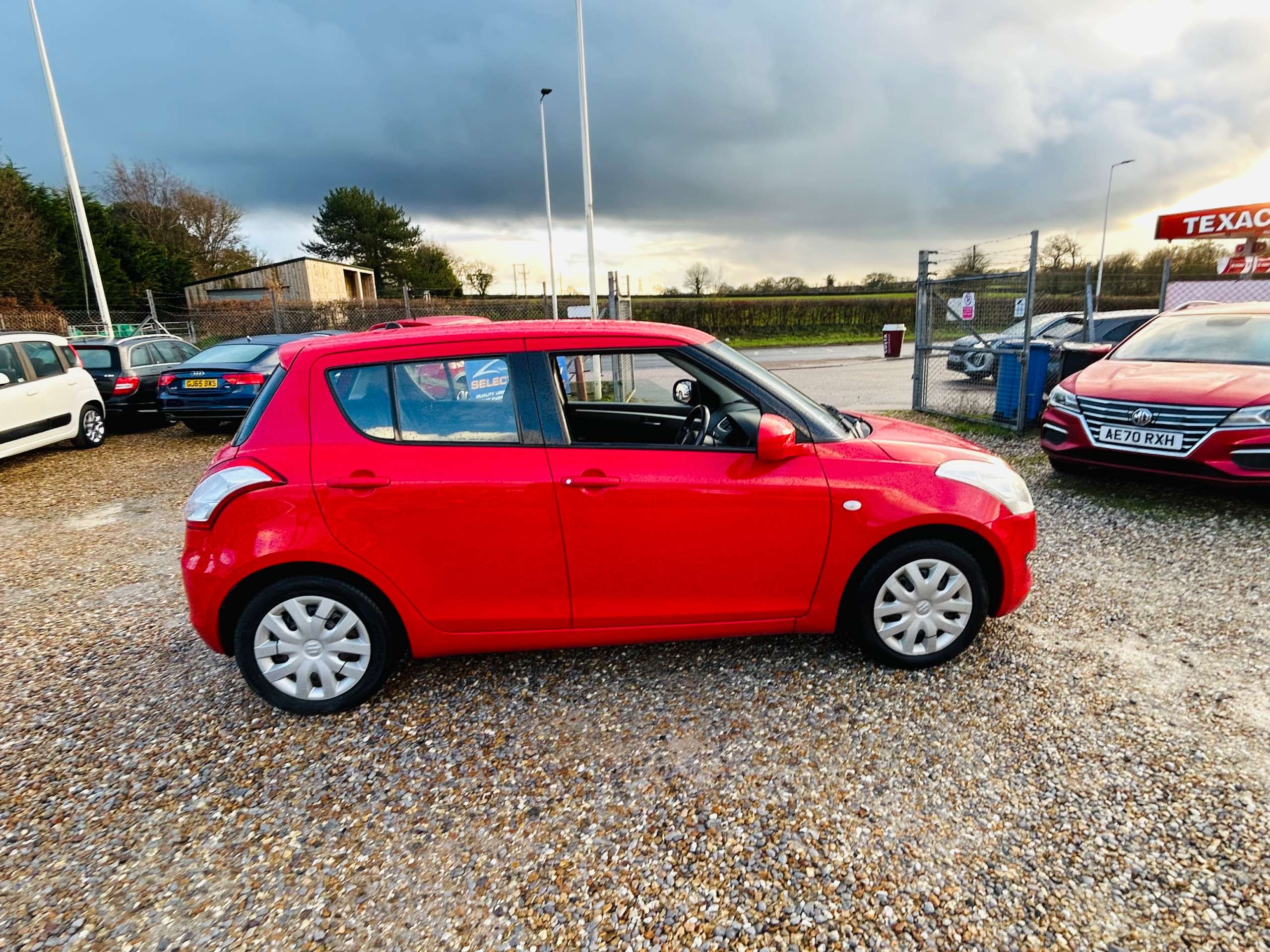 2013 SUZUKI SWIFT 2013 SUZUKI SWIFT