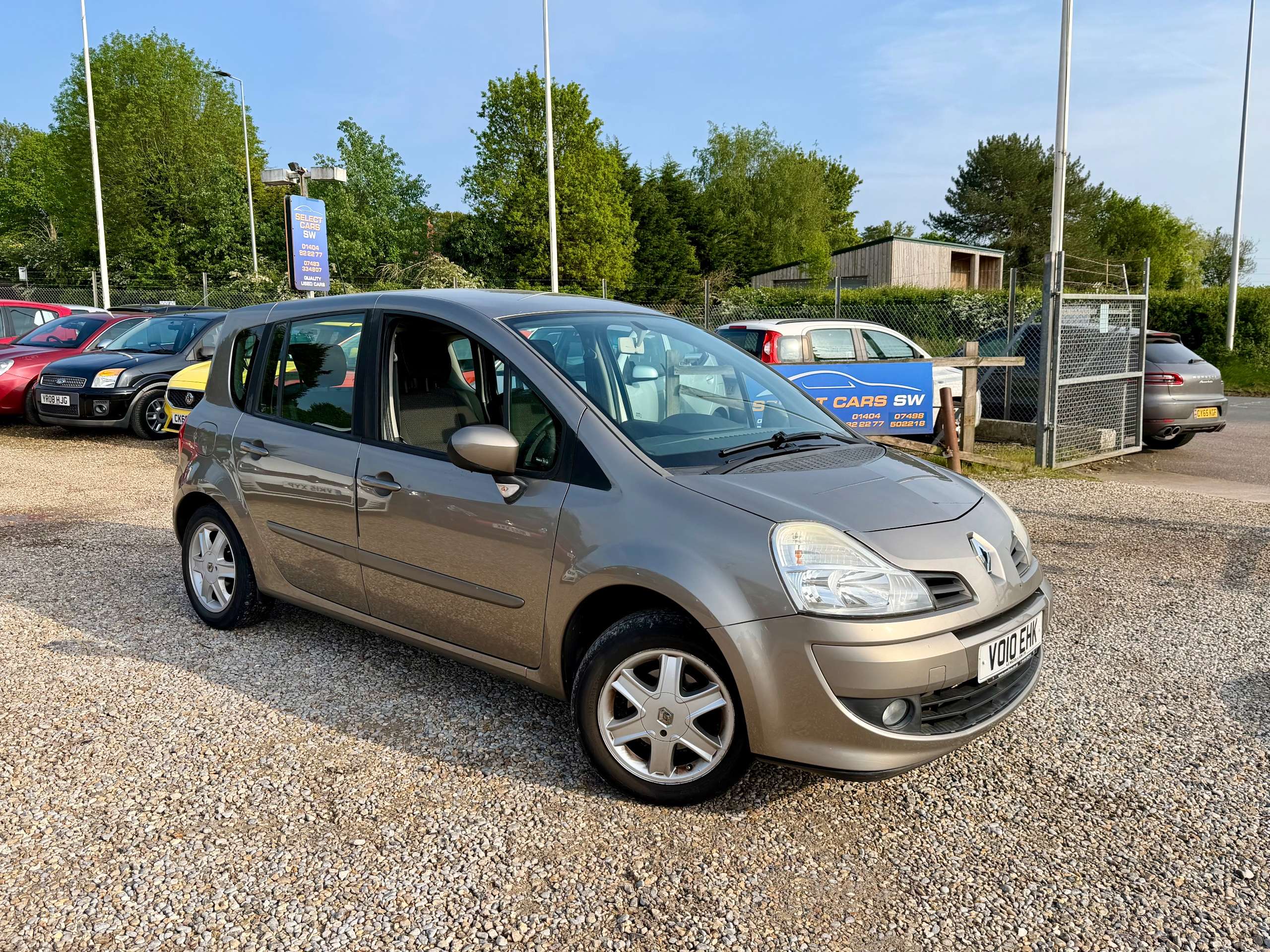 A 2010 RENAULT GRAND MODUS 1.6 VVT Dynamique MPV 5dr Petrol Auto Euro 4 (111 ps) A 2010 RENAULT GRAND MODUS 1.6 VVT Dynamique MPV 5dr Petrol Auto Euro 4 (111 ps)