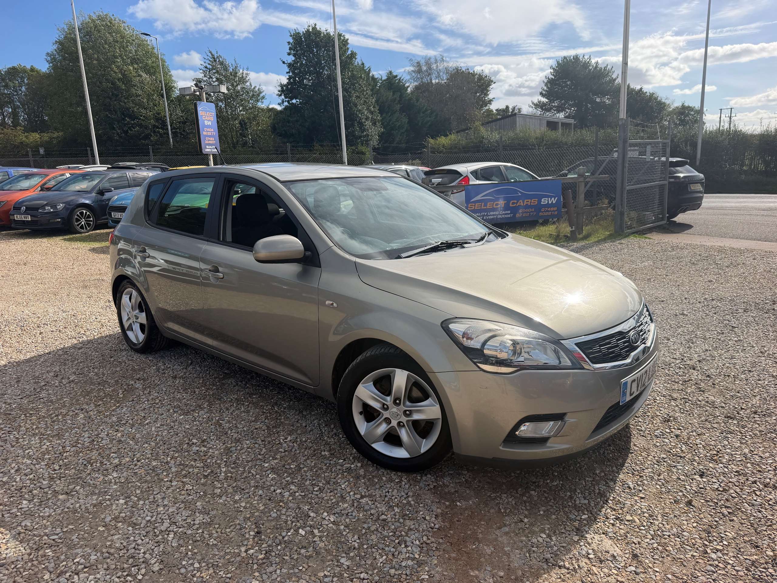 A 2012 KIA CEED 1.6 CRDi EcoDynamics 2 Hatchback 5dr Diesel Manual Euro 5 (s/s) (89 bhp) A 2012 KIA CEED 1.6 CRDi EcoDynamics 2 Hatchback 5dr Diesel Manual Euro 5 (s/s) (89 bhp)