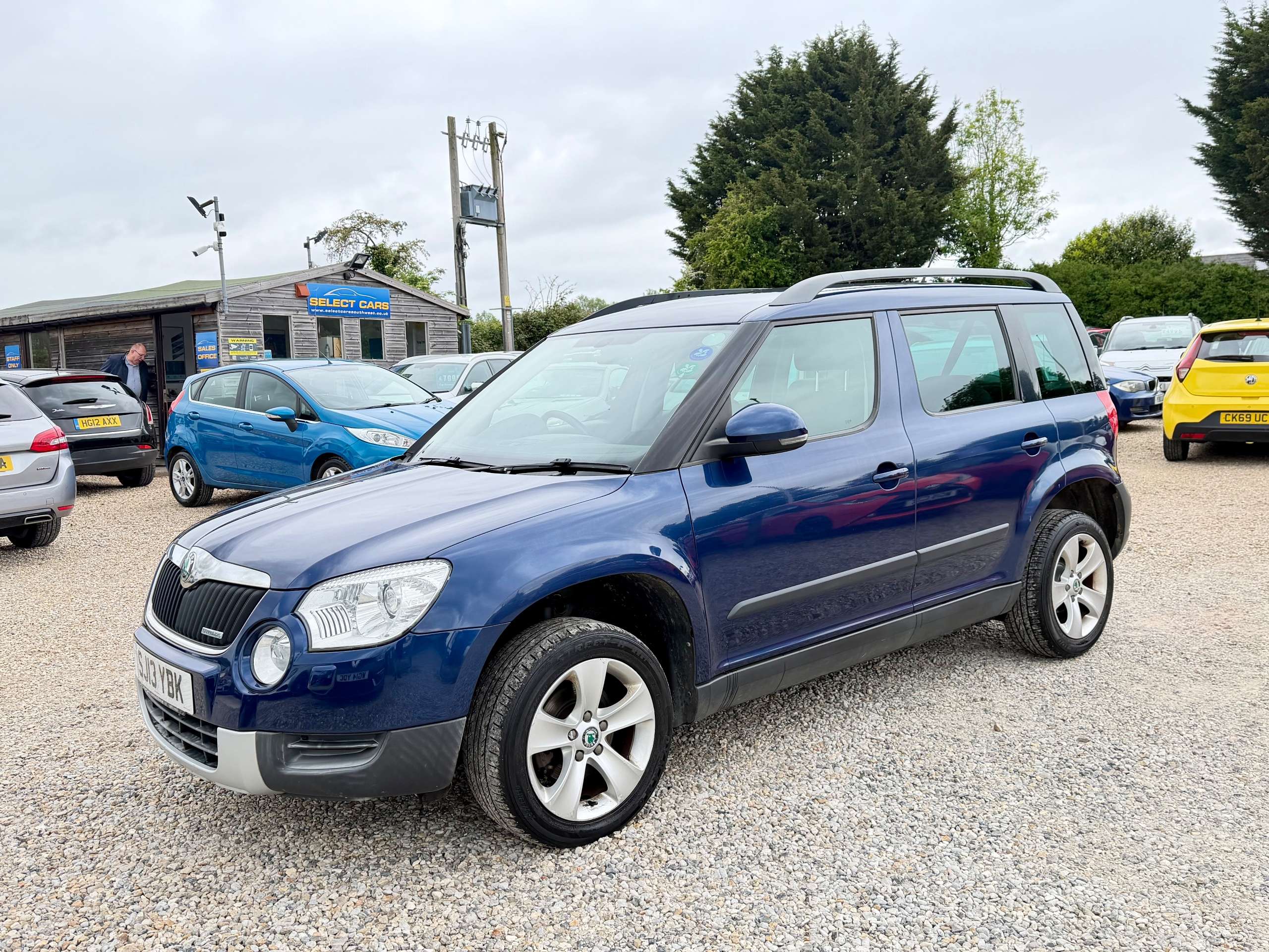 A 2013 SKODA YETI 1.6 TDI GreenLine II Elegance SUV 5dr Diesel Manual Euro 5 (s/s) (105 ps) A 2013 SKODA YETI 1.6 TDI GreenLine II Elegance SUV 5dr Diesel Manual Euro 5 (s/s) (105 ps)