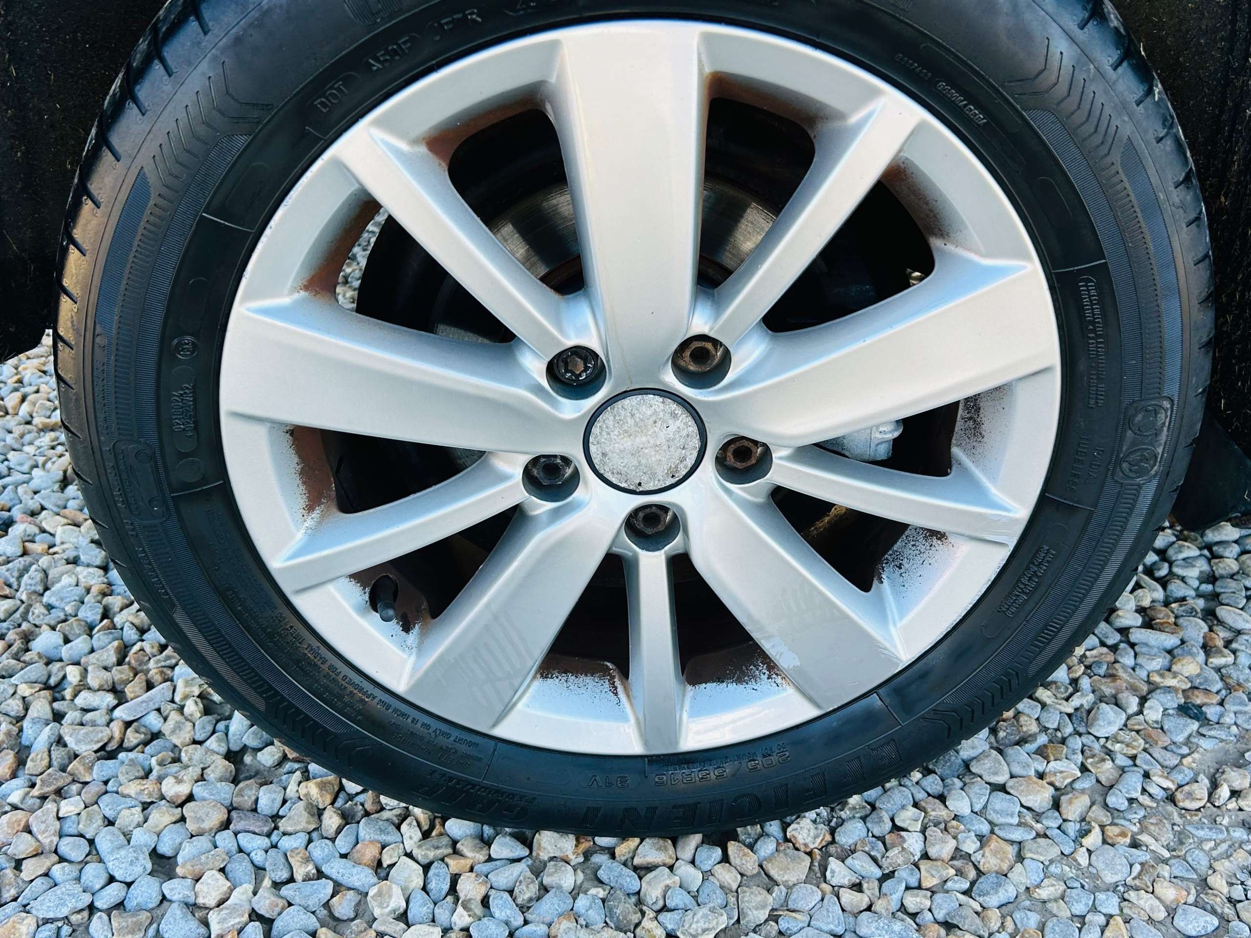 A 2011 VOLKSWAGEN GOLF 1.6 TDI BlueMotion Tech Match Hatchback 5dr Diesel Manual Euro 5 (s/s) (105 ps) A 2011 VOLKSWAGEN GOLF 1.6 TDI BlueMotion Tech Match Hatchback 5dr Diesel Manual Euro 5 (s/s) (105 ps)