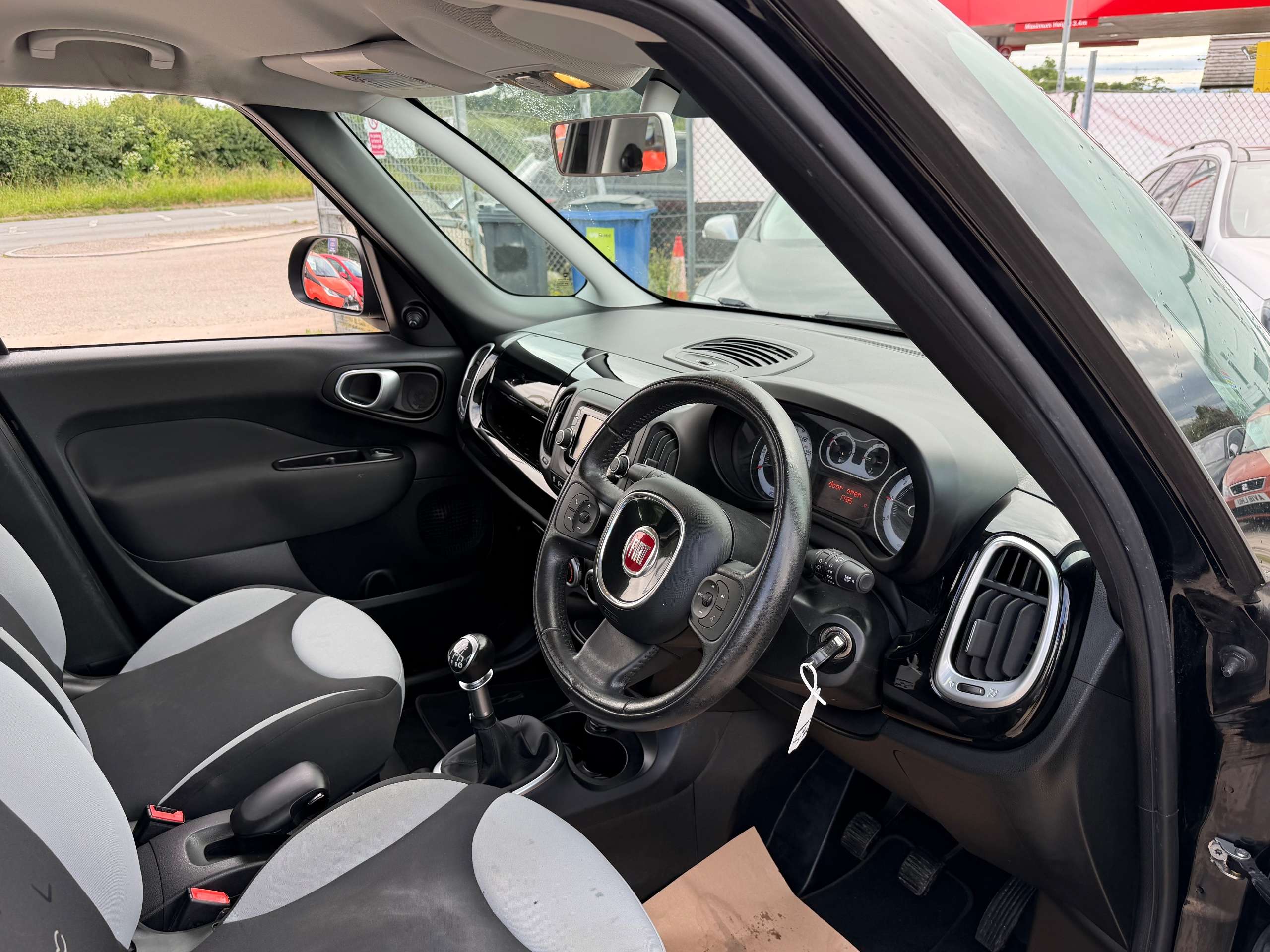 A 2014 FIAT 500L 1.4 Pop MPV 5dr Petrol Manual Euro 6 (95 bhp) A 2014 FIAT 500L 1.4 Pop MPV 5dr Petrol Manual Euro 6 (95 bhp)