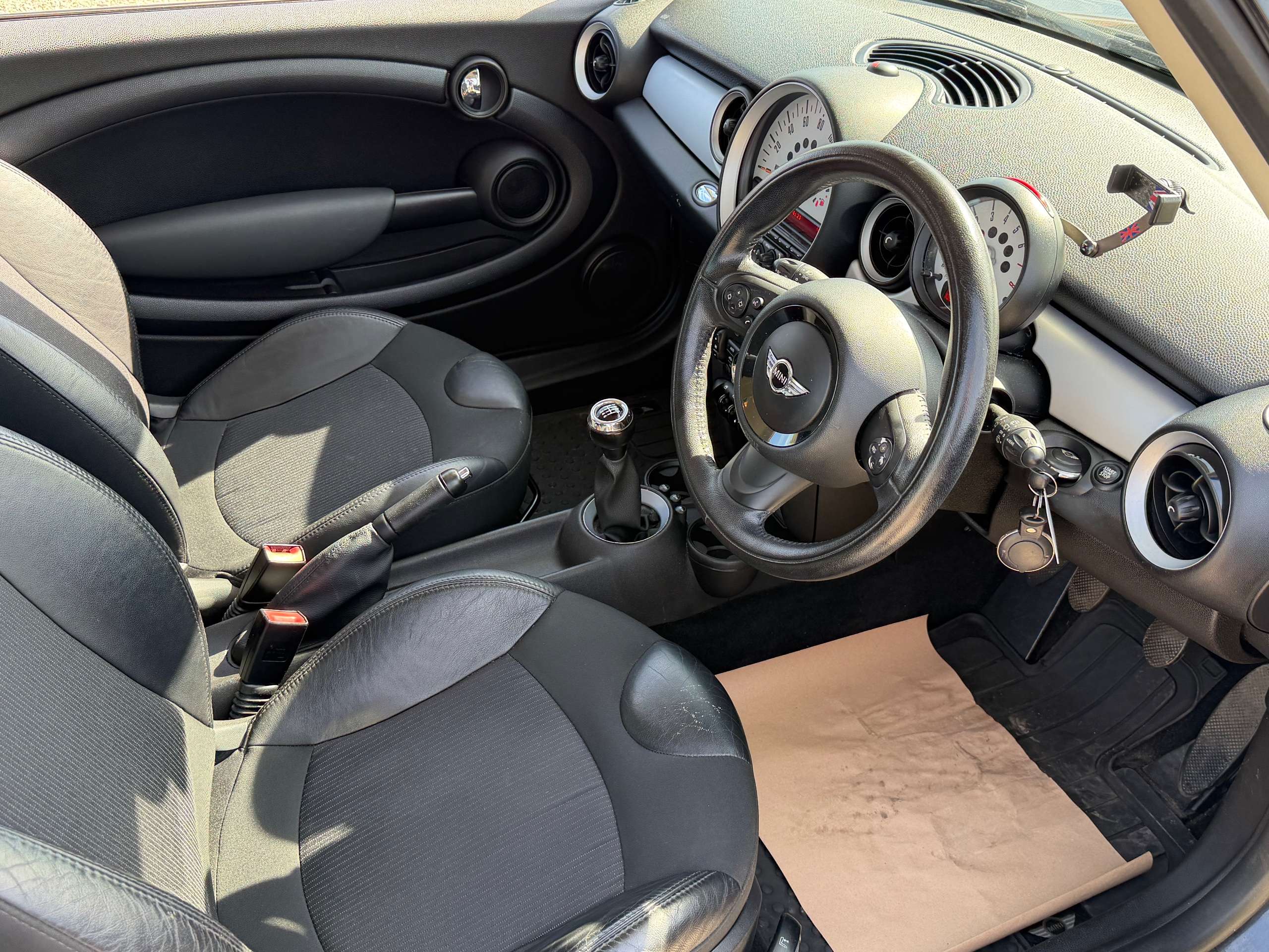 A 2012 MINI HATCH 1.6 Cooper Hatchback 3dr Petrol Manual Euro 5 (s/s) (122 ps) A 2012 MINI HATCH 1.6 Cooper Hatchback 3dr Petrol Manual Euro 5 (s/s) (122 ps)