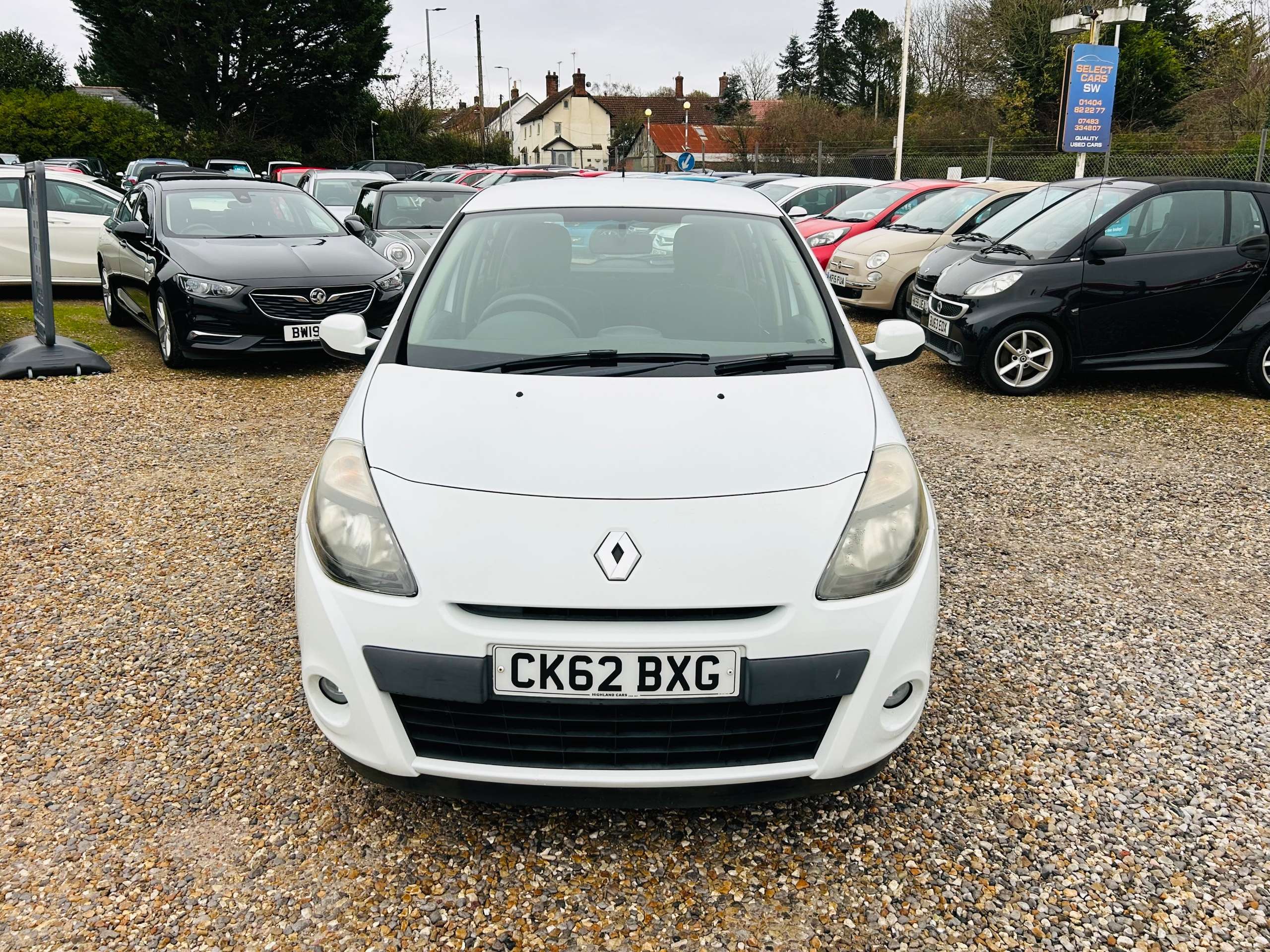 A 2012 RENAULT CLIO 1.5 dCi Expression + Hatchback 5dr Diesel Manual Euro 5 (88 ps) A 2012 RENAULT CLIO 1.5 dCi Expression + Hatchback 5dr Diesel Manual Euro 5 (88 ps)