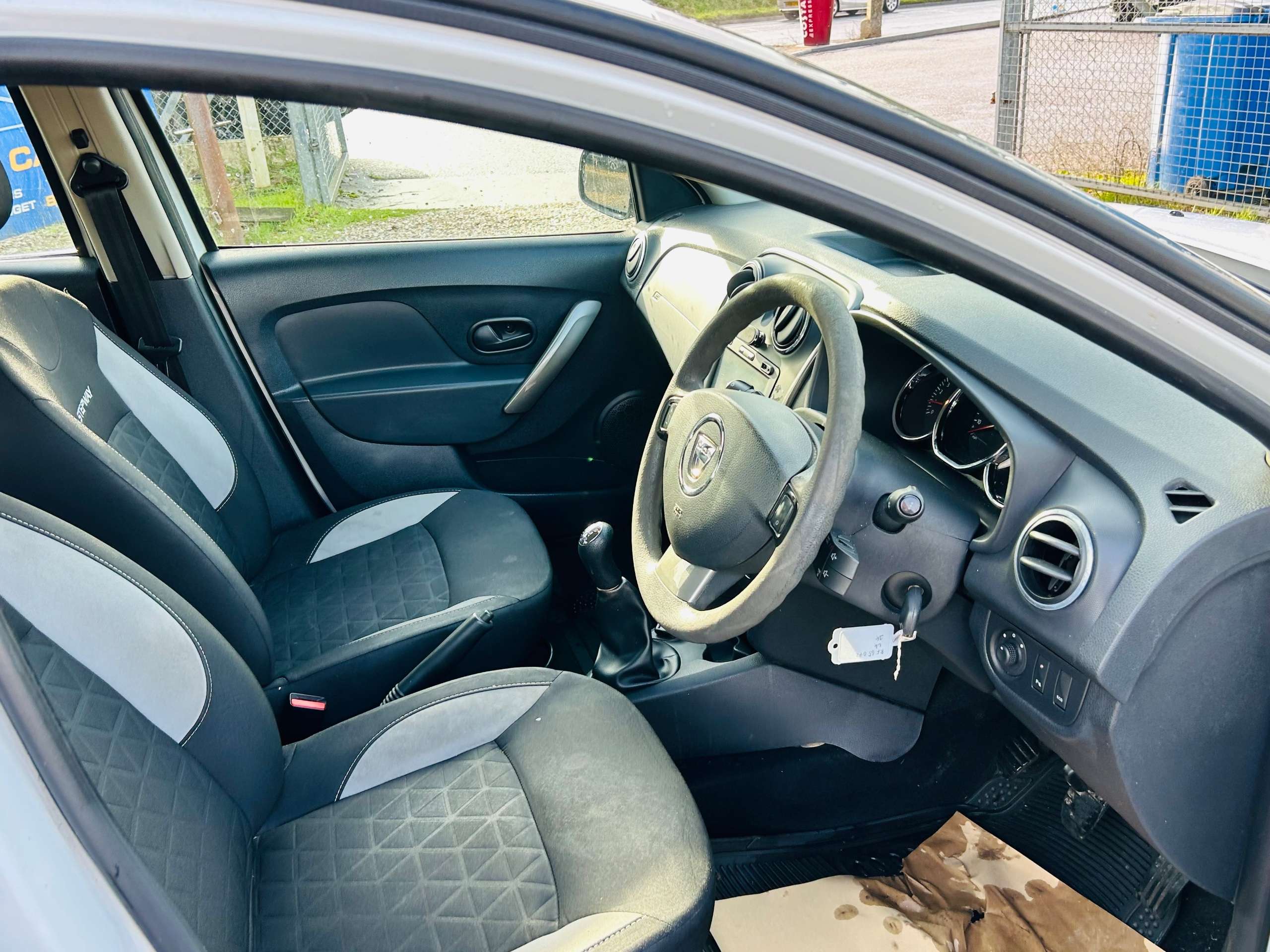 A 2015 DACIA SANDERO STEPWAY 1.5 dCi Laureate Hatchback 5dr Diesel Manual Euro 6 (s/s) (90 ps) A 2015 DACIA SANDERO STEPWAY 1.5 dCi Laureate Hatchback 5dr Diesel Manual Euro 6 (s/s) (90 ps)