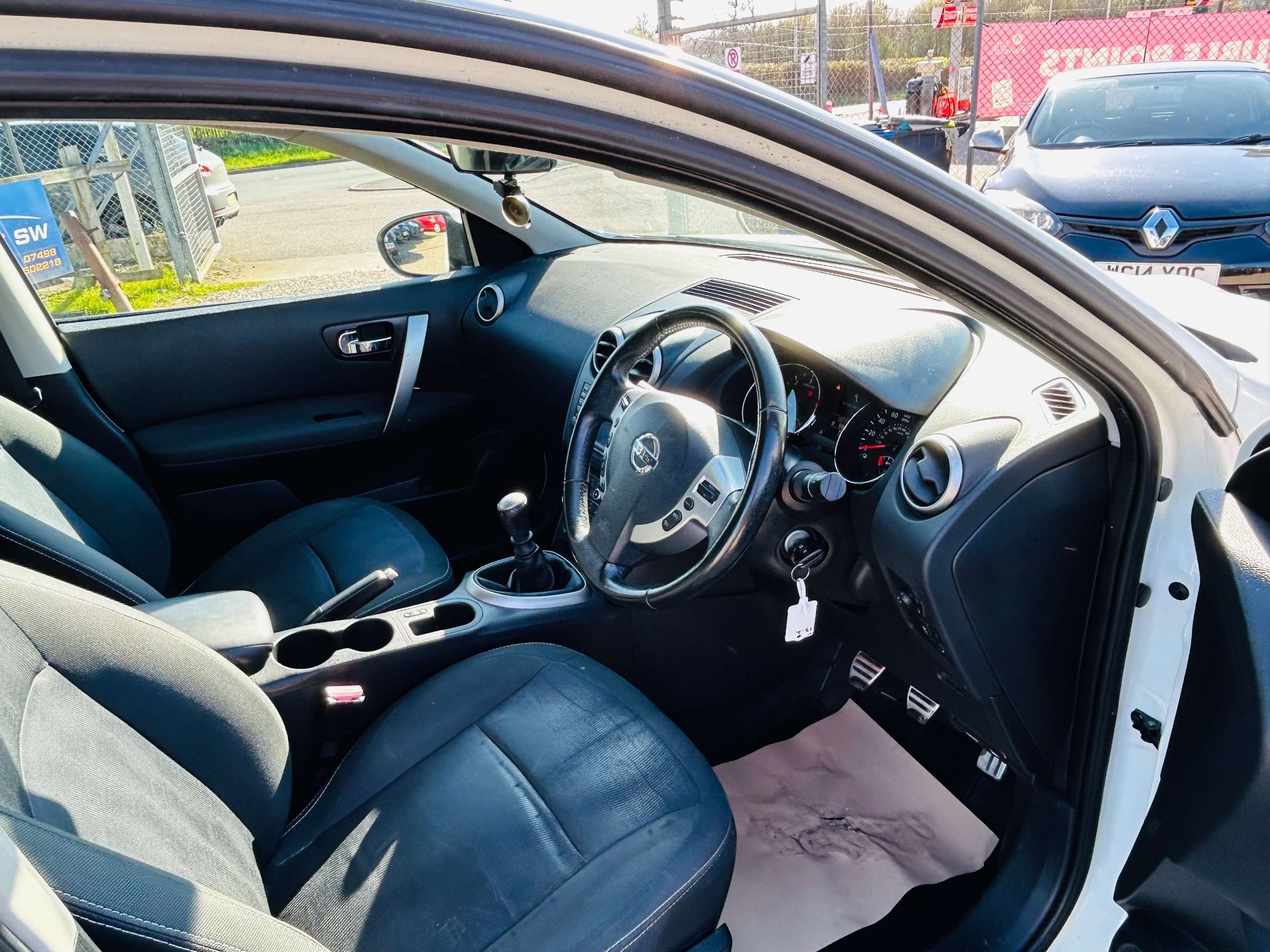 A 2011 NISSAN QASHQAI 1.5 dCi n-tec SUV 5dr Diesel Manual 2WD Euro 5 (110 ps) A 2011 NISSAN QASHQAI 1.5 dCi n-tec SUV 5dr Diesel Manual 2WD Euro 5 (110 ps)