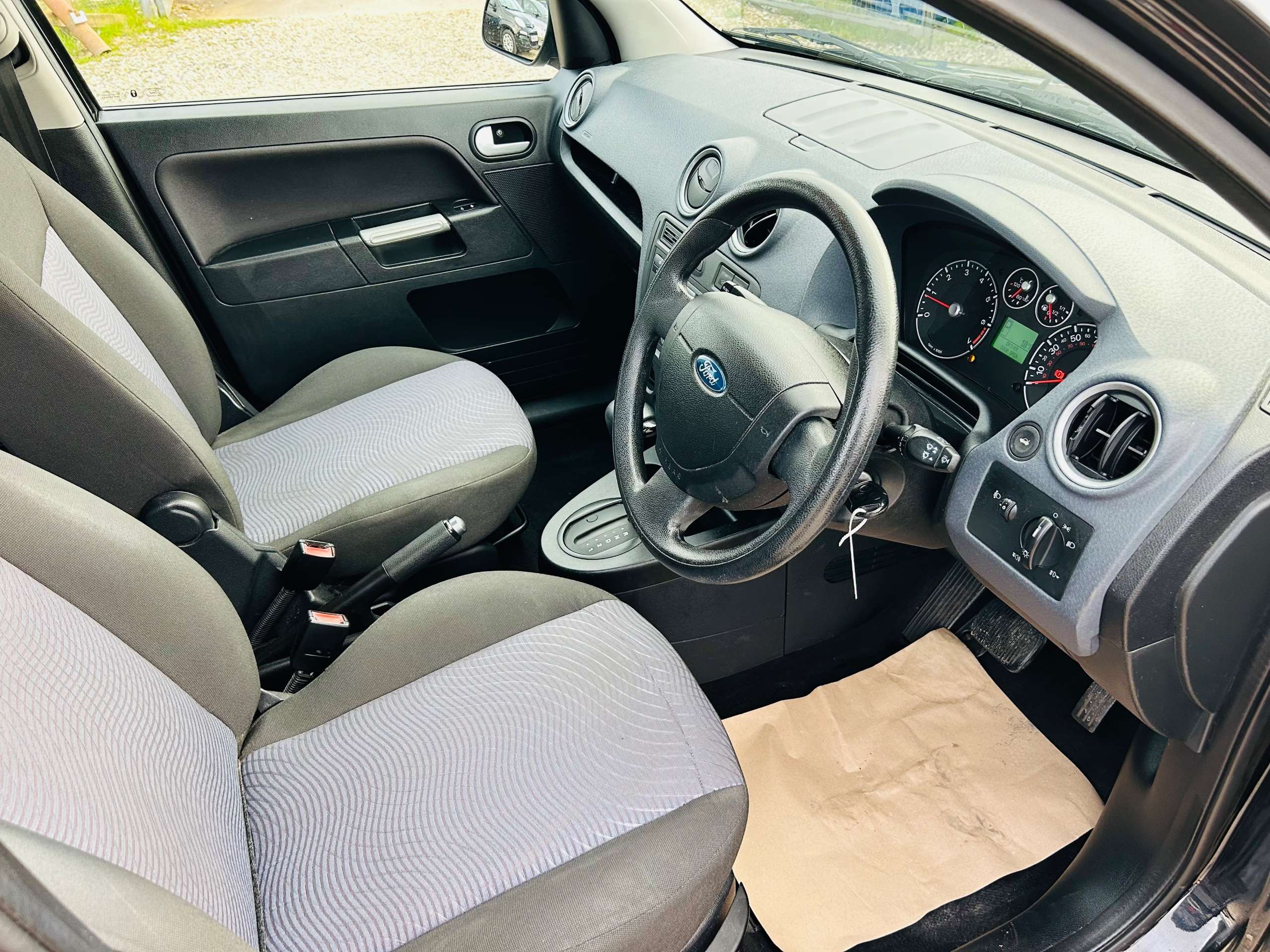 A 2008 FORD FUSION 1.6 Zetec Climate Hatchback 5dr Petrol Automatic (181 g/km, 99 bhp) A 2008 FORD FUSION 1.6 Zetec Climate Hatchback 5dr Petrol Automatic (181 g/km, 99 bhp)