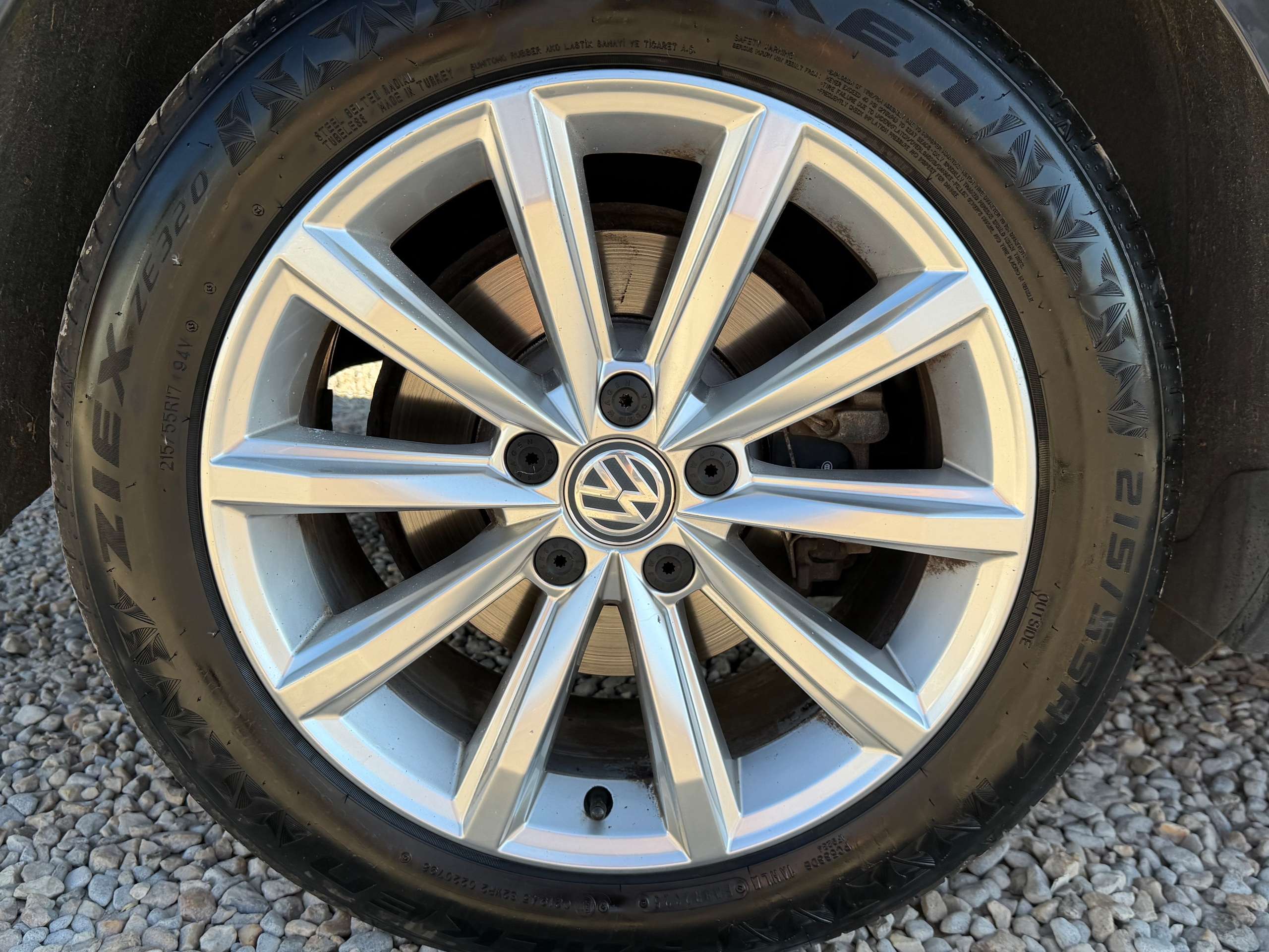 A 2015 VOLKSWAGEN PASSAT 1.6 TDI BlueMotion Tech SE Business Estate 5dr Diesel Manual Euro 6 (s/s) (120 ps) A 2015 VOLKSWAGEN PASSAT 1.6 TDI BlueMotion Tech SE Business Estate 5dr Diesel Manual Euro 6 (s/s) (120 ps)
