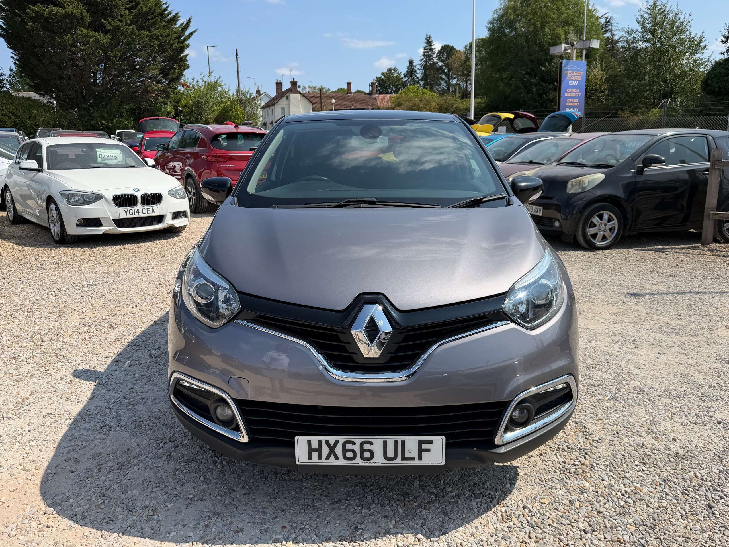 A 2016 RENAULT CAPTUR 1.5 dCi ENERGY Dynamique S Nav SUV 5dr Diesel Manual Euro 6 (s/s) (110 ps) A 2016 RENAULT CAPTUR 1.5 dCi ENERGY Dynamique S Nav SUV 5dr Diesel Manual Euro 6 (s/s) (110 ps)