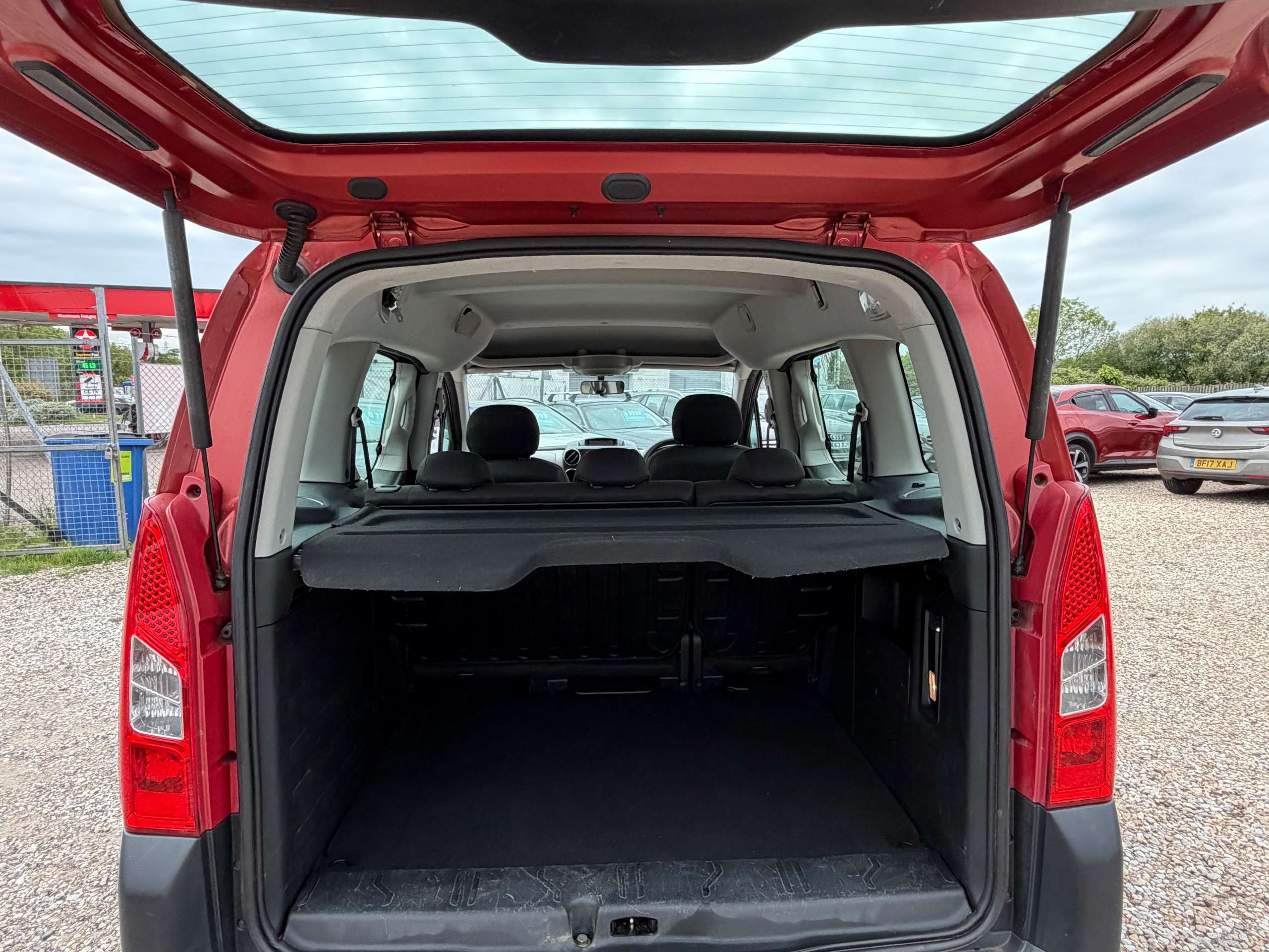 2011 PEUGEOT PARTNER TEPEE 2011 PEUGEOT PARTNER TEPEE