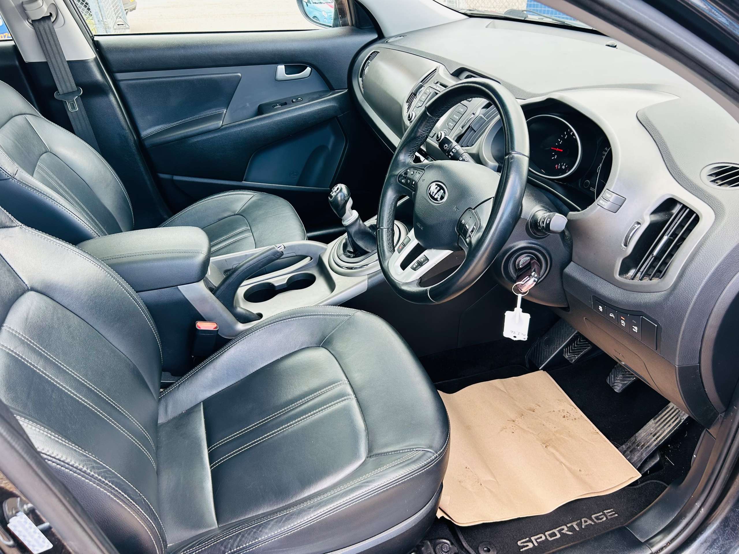 A 2014 KIA SPORTAGE 1.7 CRDi EcoDynamics 3 SUV 5dr Diesel Manual 2WD Euro 5 (s/s) (114 bhp) A 2014 KIA SPORTAGE 1.7 CRDi EcoDynamics 3 SUV 5dr Diesel Manual 2WD Euro 5 (s/s) (114 bhp)