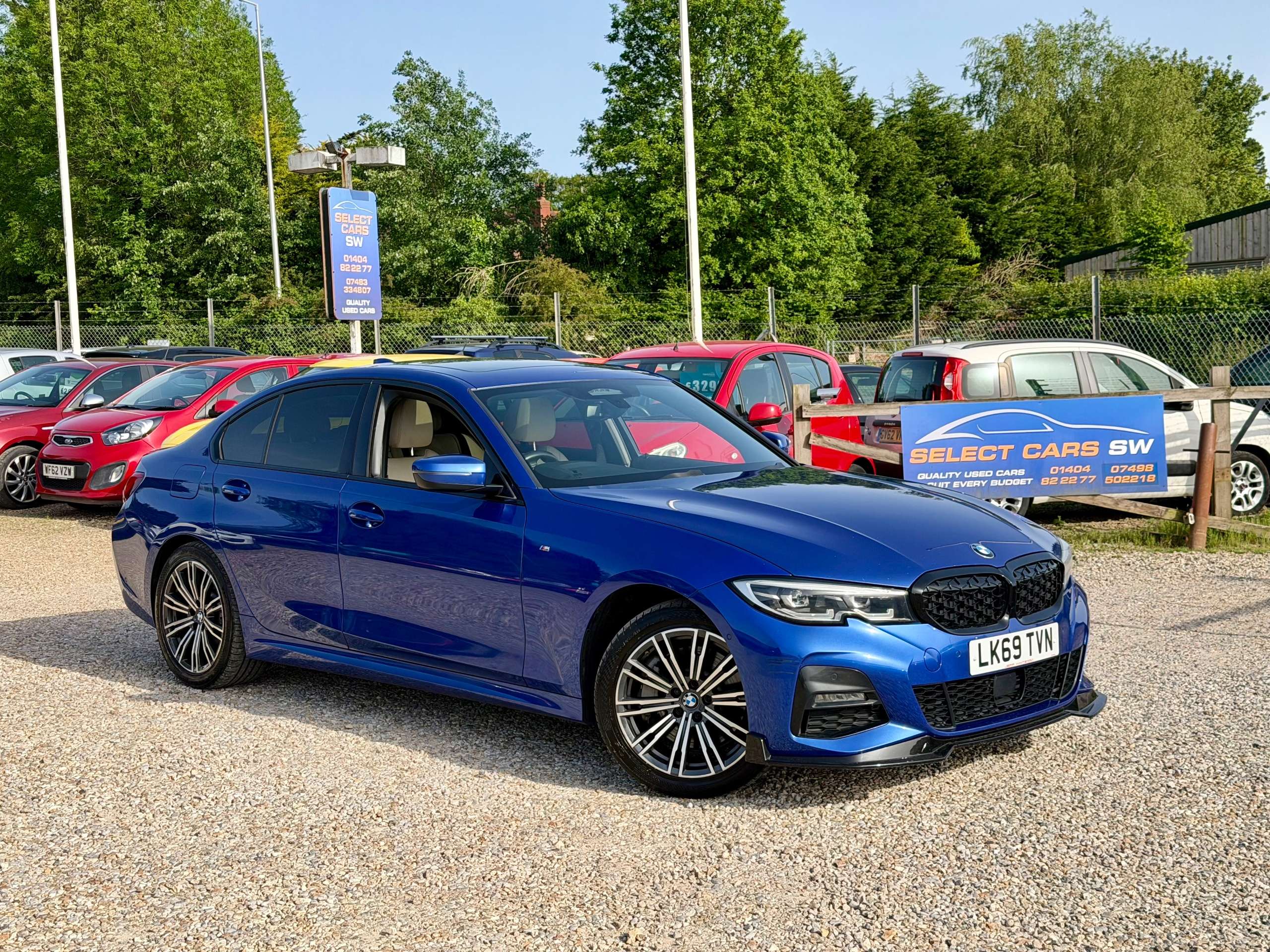 A 2019 BMW 3 SERIES 2.0 330e 12kWh M Sport Saloon 4dr Petrol Plug-in Hybrid Auto Euro 6 (s/s) (292 ps) A 2019 BMW 3 SERIES 2.0 330e 12kWh M Sport Saloon 4dr Petrol Plug-in Hybrid Auto Euro 6 (s/s) (292 ps)