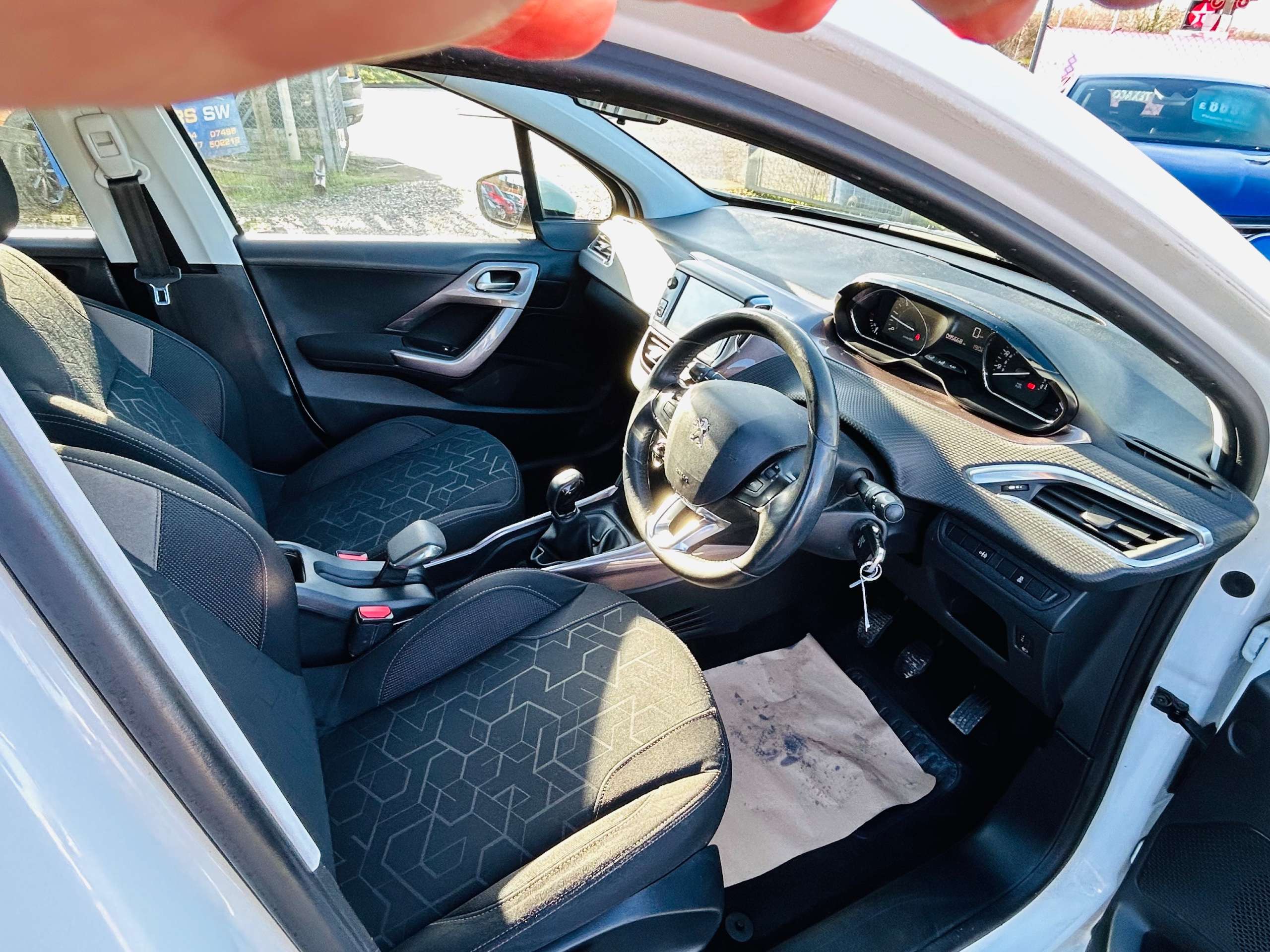 A 2014 PEUGEOT 2008 1.4 HDi Active SUV 5dr Diesel Manual Euro 5 (70 ps) A 2014 PEUGEOT 2008 1.4 HDi Active SUV 5dr Diesel Manual Euro 5 (70 ps)