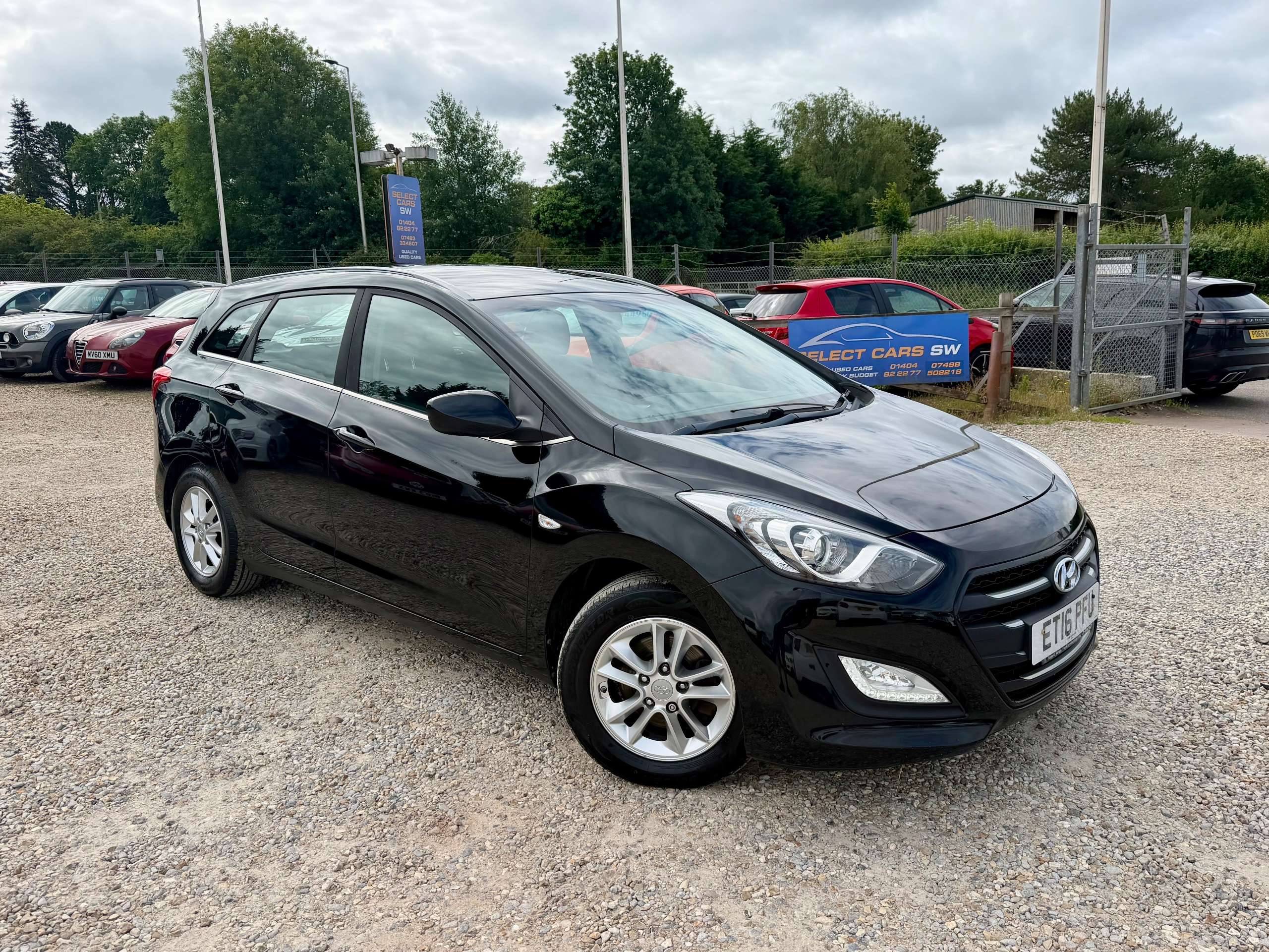 A 2016 HYUNDAI I30 1.6 CRDi Blue Drive SE Tourer 5dr Diesel Manual Euro 6 (s/s) (110 ps) A 2016 HYUNDAI I30 1.6 CRDi Blue Drive SE Tourer 5dr Diesel Manual Euro 6 (s/s) (110 ps)