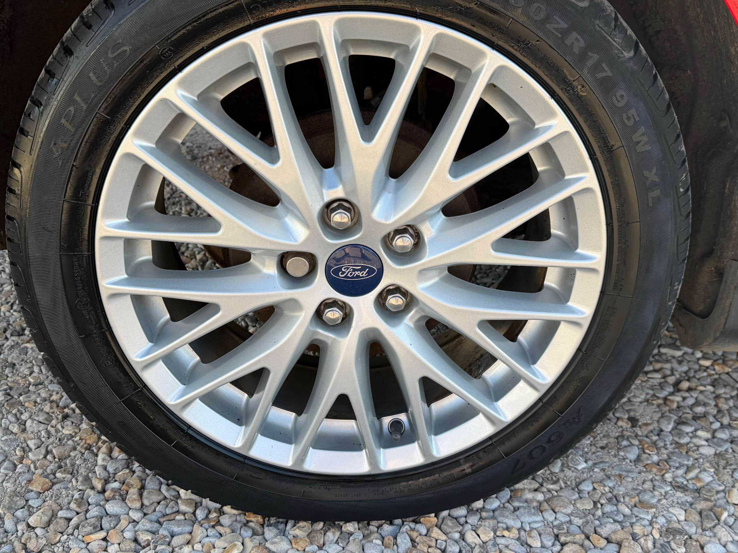 A 2013 FORD FOCUS 1.6 Zetec Hatchback 5dr Petrol Manual Euro 5 (105 ps) A 2013 FORD FOCUS 1.6 Zetec Hatchback 5dr Petrol Manual Euro 5 (105 ps)