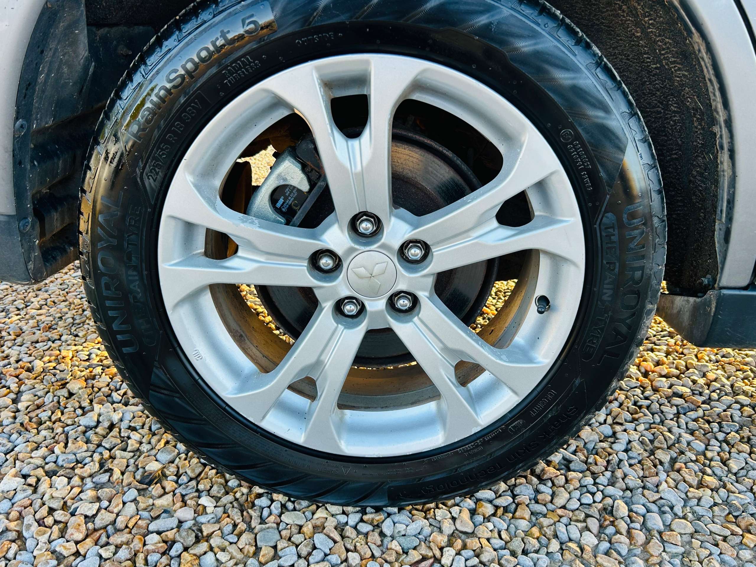 A 2013 MITSUBISHI OUTLANDER 2.2 DI-D GX4 SUV 5dr Diesel Manual 4WD Euro 5 (s/s) (150 ps) A 2013 MITSUBISHI OUTLANDER 2.2 DI-D GX4 SUV 5dr Diesel Manual 4WD Euro 5 (s/s) (150 ps)