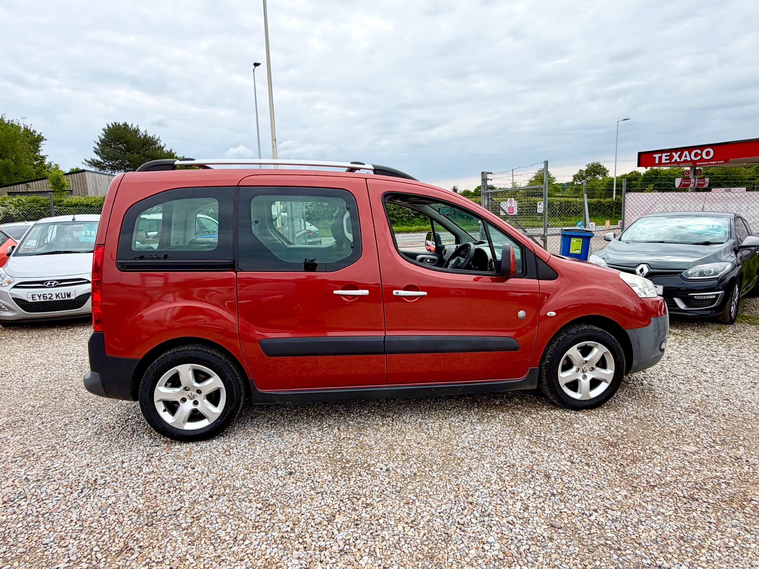 2011 PEUGEOT PARTNER TEPEE 2011 PEUGEOT PARTNER TEPEE