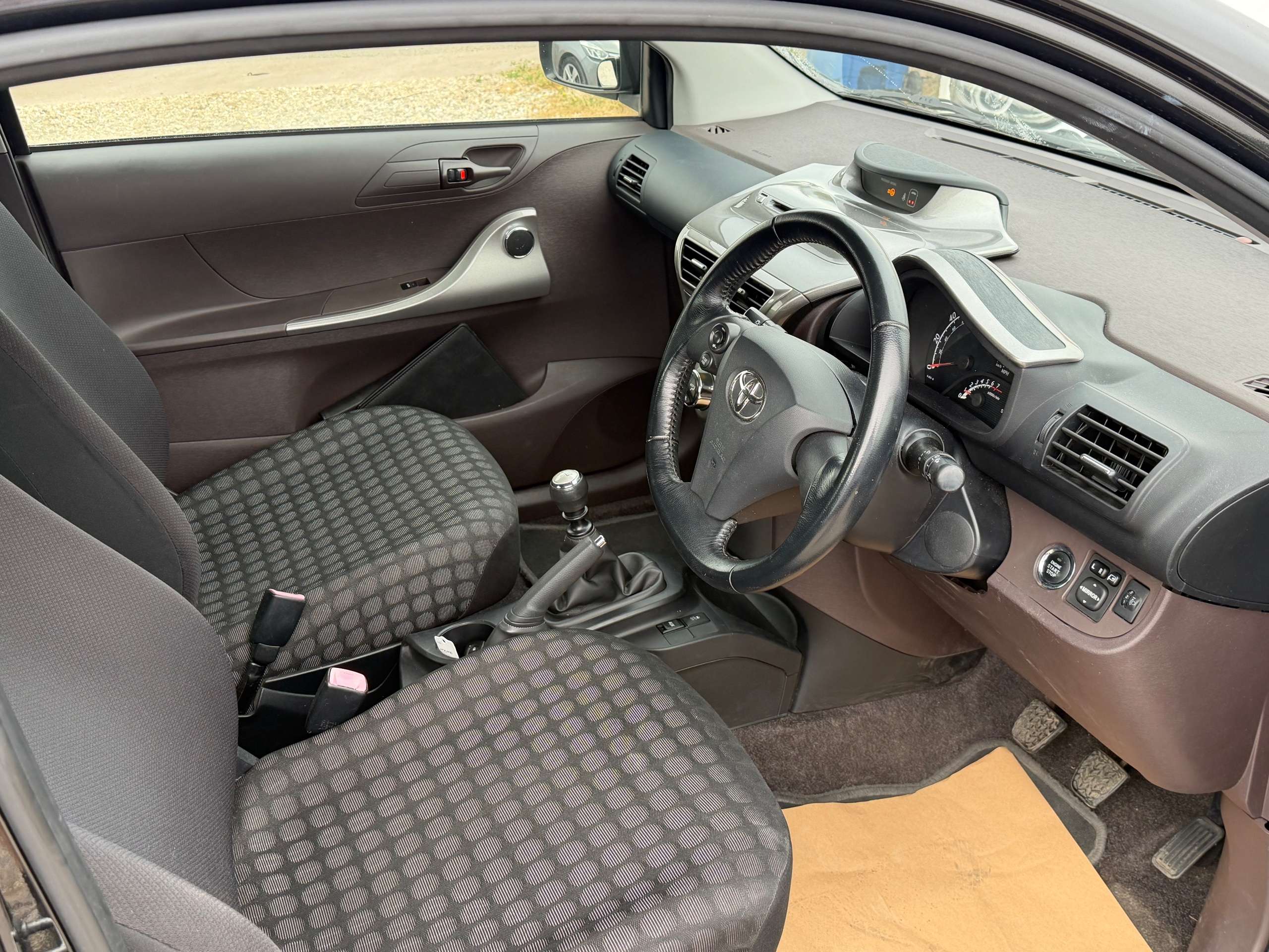 A 2009 TOYOTA IQ 1.0 VVT-i 2 Hatchback 3dr Petrol Manual Euro 4 (68 bhp) A 2009 TOYOTA IQ 1.0 VVT-i 2 Hatchback 3dr Petrol Manual Euro 4 (68 bhp)