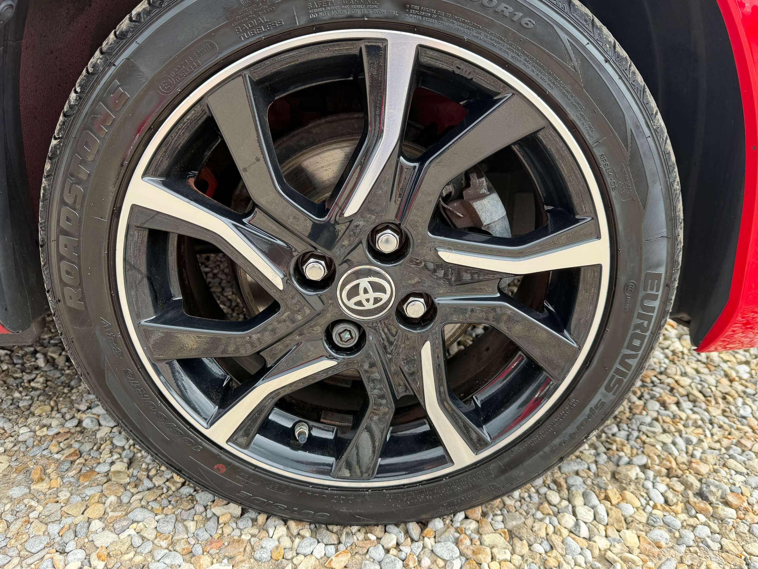 A 2015 TOYOTA YARIS 1.33 Dual VVT-i Sport Hatchback 5dr Petrol Manual Euro 5 Euro 5 (99 ps) A 2015 TOYOTA YARIS 1.33 Dual VVT-i Sport Hatchback 5dr Petrol Manual Euro 5 Euro 5 (99 ps)