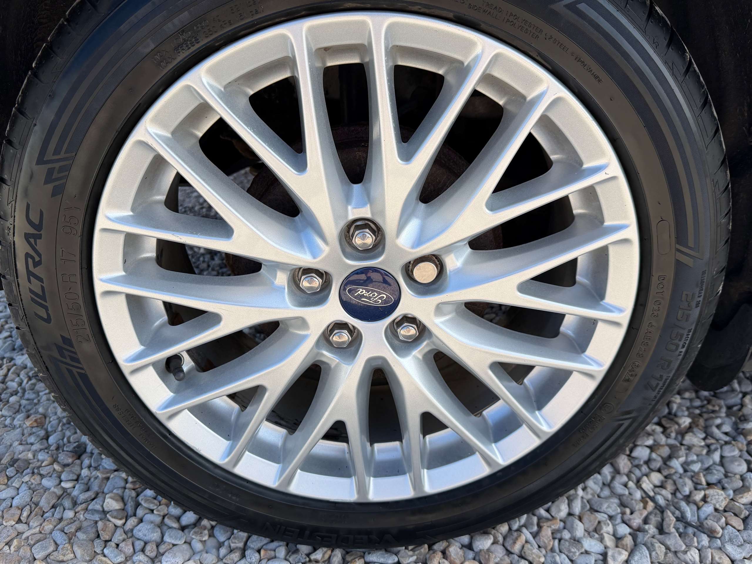 A 2014 FORD FOCUS 1.6 TDCi Zetec Hatchback 5dr Diesel Manual Euro 5 (s/s) (115 ps) A 2014 FORD FOCUS 1.6 TDCi Zetec Hatchback 5dr Diesel Manual Euro 5 (s/s) (115 ps)
