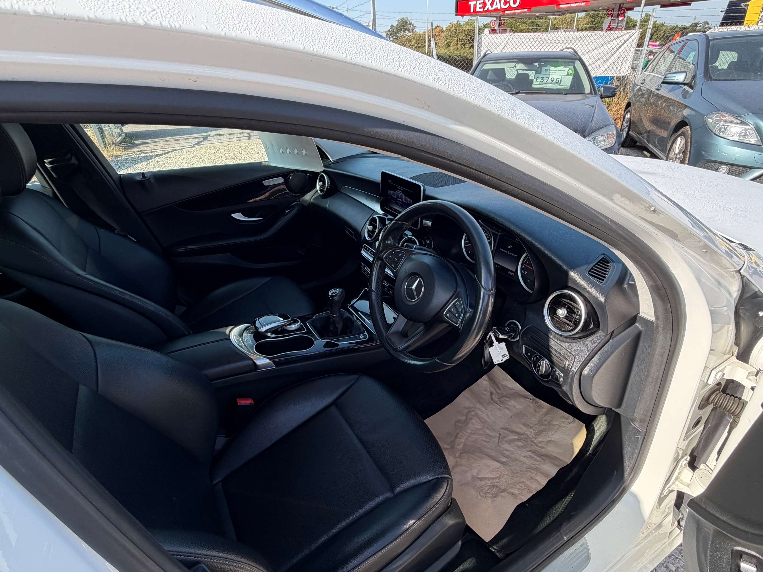 A 2015 MERCEDES-BENZ C CLASS 2.1 C220 BlueTEC SE Estate 5dr Diesel Manual Euro 6 (s/s) (170 ps) A 2015 MERCEDES-BENZ C CLASS 2.1 C220 BlueTEC SE Estate 5dr Diesel Manual Euro 6 (s/s) (170 ps)