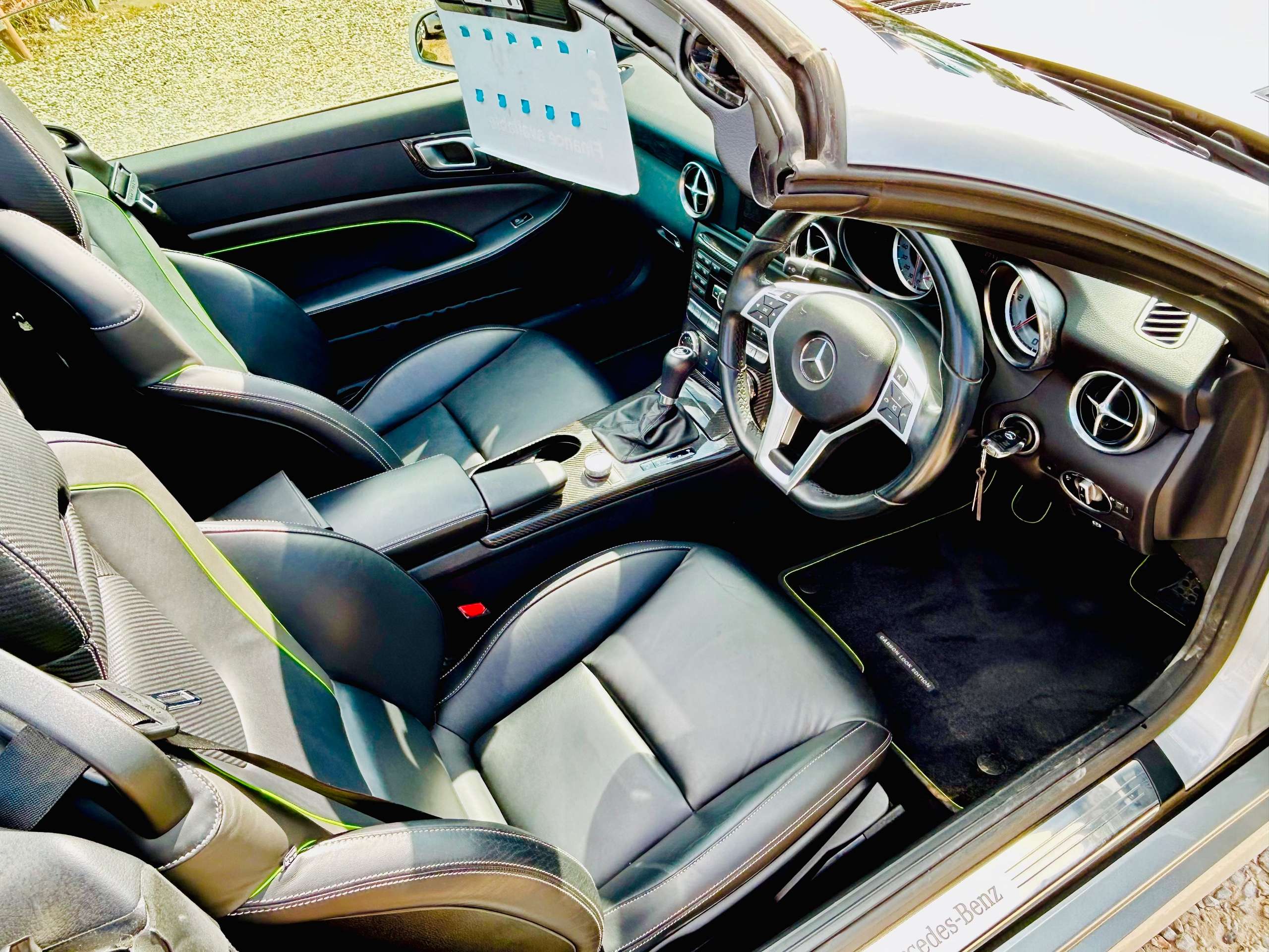 A 2015 MERCEDES-BENZ SLK 2.1 SLK250 CDI CarbonLOOK Edition Convertible 2dr Diesel G-Tronic+ Euro 5 (s/s) (204 ps) A 2015 MERCEDES-BENZ SLK 2.1 SLK250 CDI CarbonLOOK Edition Convertible 2dr Diesel G-Tronic+ Euro 5 (s/s) (204 ps)