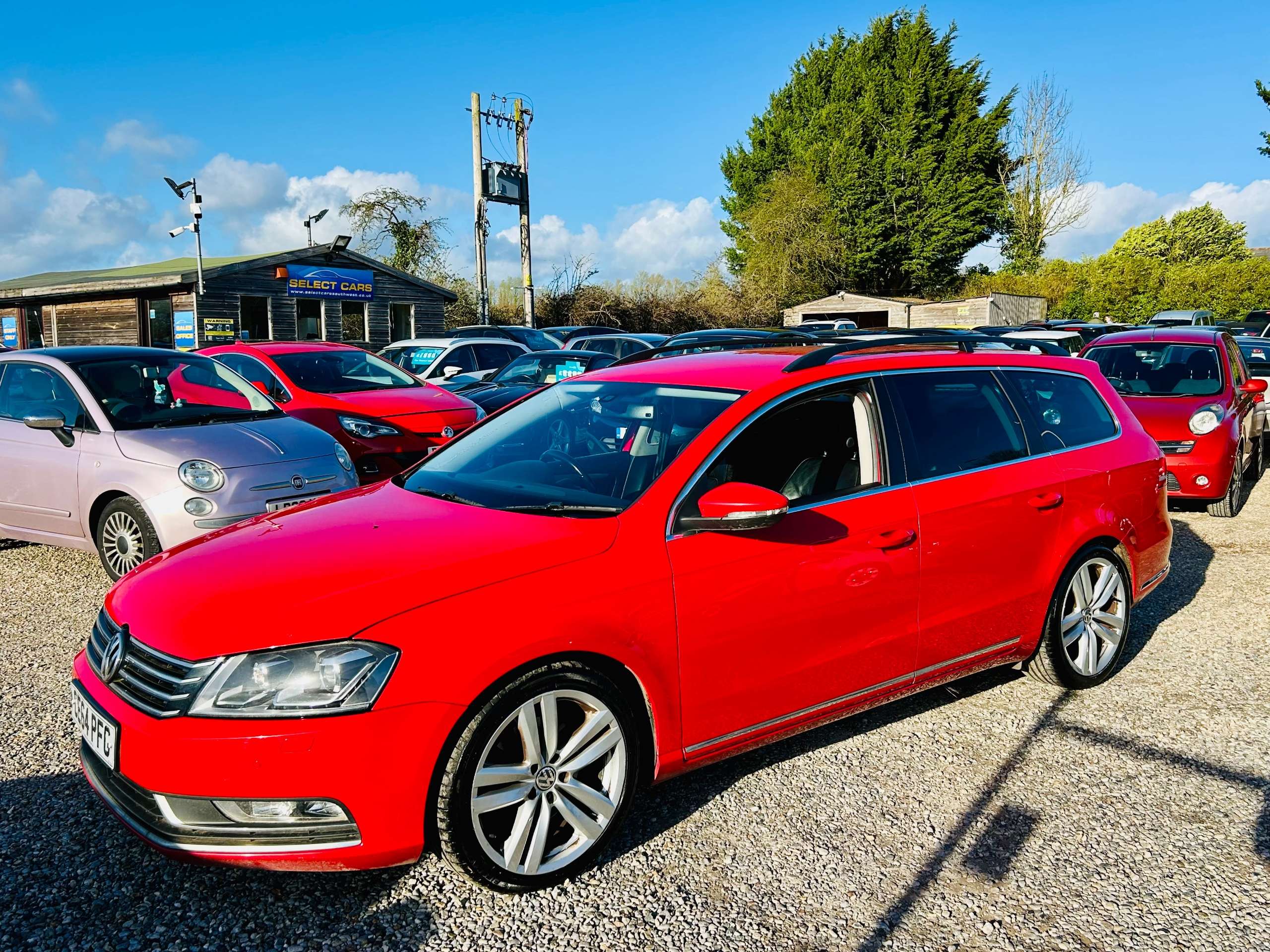 A 2014 VOLKSWAGEN PASSAT 2.0 TDI BlueMotion Tech Executive Style Estate 5dr Diesel Manual Euro 5 (s/s) (140 ps) A 2014 VOLKSWAGEN PASSAT 2.0 TDI BlueMotion Tech Executive Style Estate 5dr Diesel Manual Euro 5 (s/s) (140 ps)