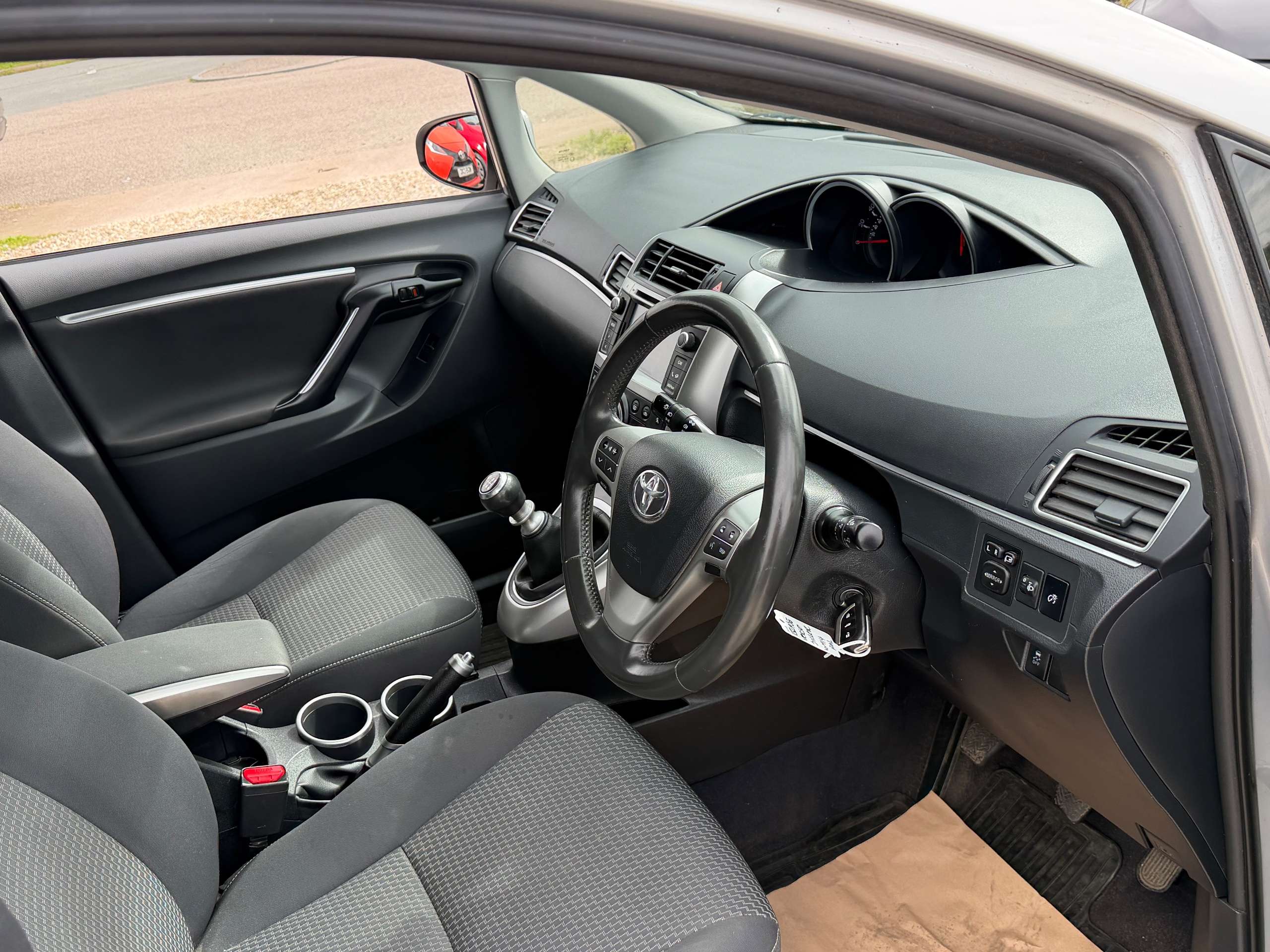 A 2014 TOYOTA VERSO 1.6 D-4D Icon MPV 5dr Diesel Manual Euro 5 (s/s) (110 bhp) A 2014 TOYOTA VERSO 1.6 D-4D Icon MPV 5dr Diesel Manual Euro 5 (s/s) (110 bhp)