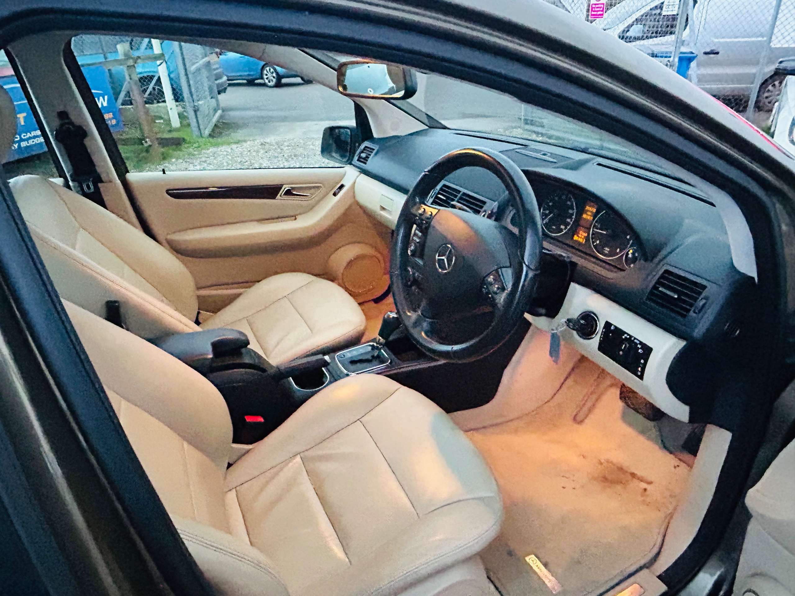 A 2011 MERCEDES-BENZ A CLASS 2.0 A180 CDI Avantgarde SE Hatchback 5dr Diesel CVT (144 g/km, 109 bhp) A 2011 MERCEDES-BENZ A CLASS 2.0 A180 CDI Avantgarde SE Hatchback 5dr Diesel CVT (144 g/km, 109 bhp)