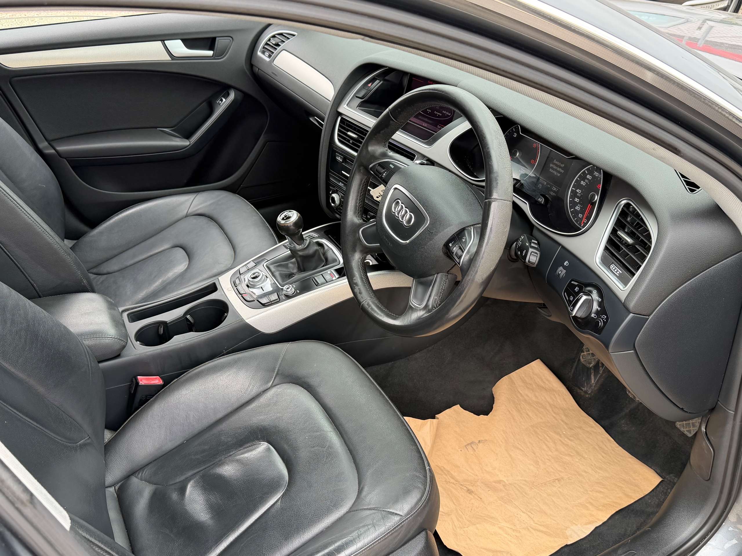 A 2014 AUDI A4 2.0 TDI SE Technik Saloon 4dr Diesel Manual Euro 5 (s/s) (177 ps) A 2014 AUDI A4 2.0 TDI SE Technik Saloon 4dr Diesel Manual Euro 5 (s/s) (177 ps)