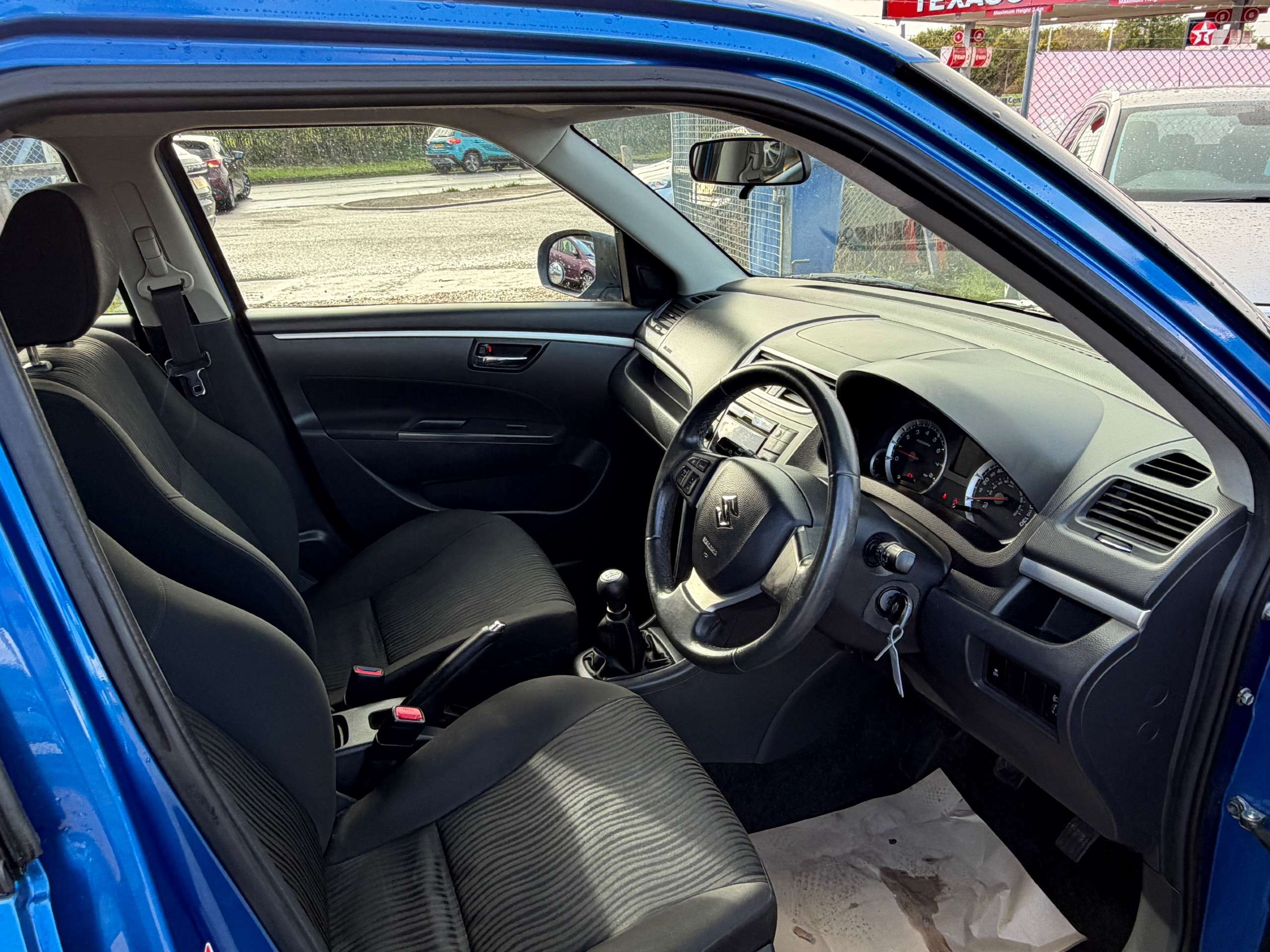 A 2011 SUZUKI SWIFT 1.2 SZ2 Hatchback 5dr Petrol Manual Euro 5 (94 ps) A 2011 SUZUKI SWIFT 1.2 SZ2 Hatchback 5dr Petrol Manual Euro 5 (94 ps)