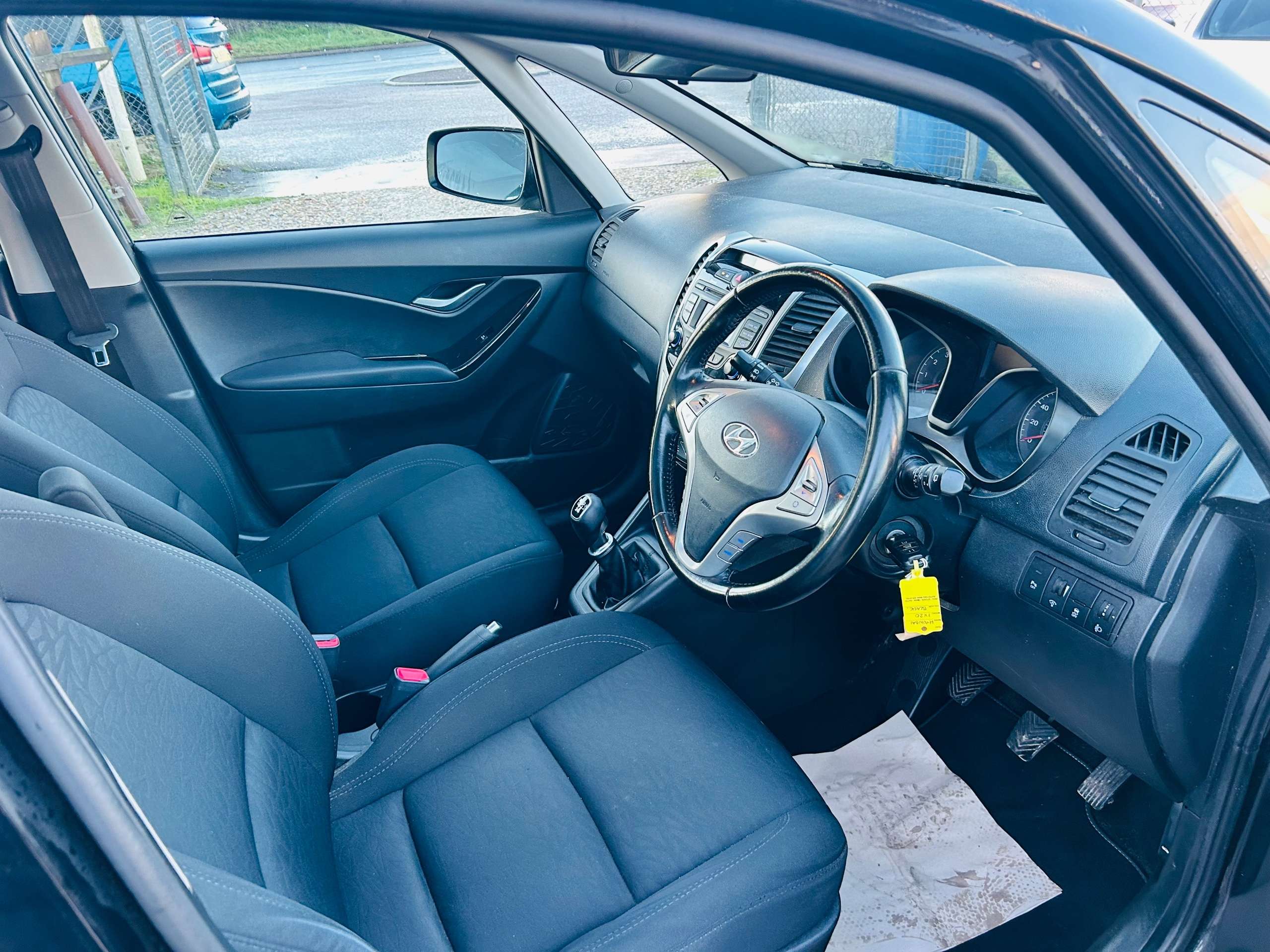 A 2013 HYUNDAI IX20 1.4 Style Hatchback 5dr Petrol Manual Euro 5 (90 bhp) A 2013 HYUNDAI IX20 1.4 Style Hatchback 5dr Petrol Manual Euro 5 (90 bhp)