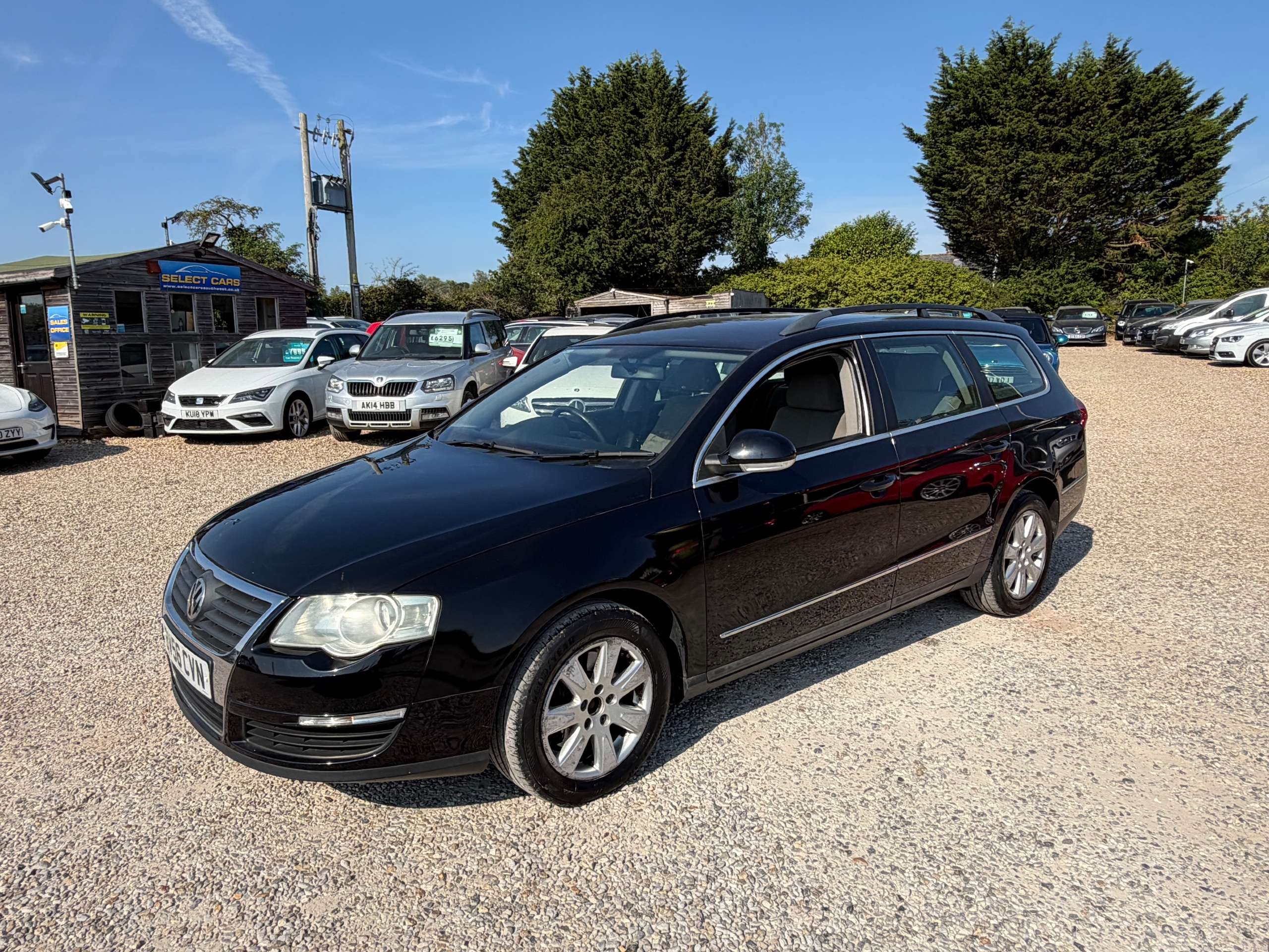A 2006 VOLKSWAGEN PASSAT 2.0 FSI SE Estate 5dr Petrol Manual Euro 4 (150 ps) A 2006 VOLKSWAGEN PASSAT 2.0 FSI SE Estate 5dr Petrol Manual Euro 4 (150 ps)